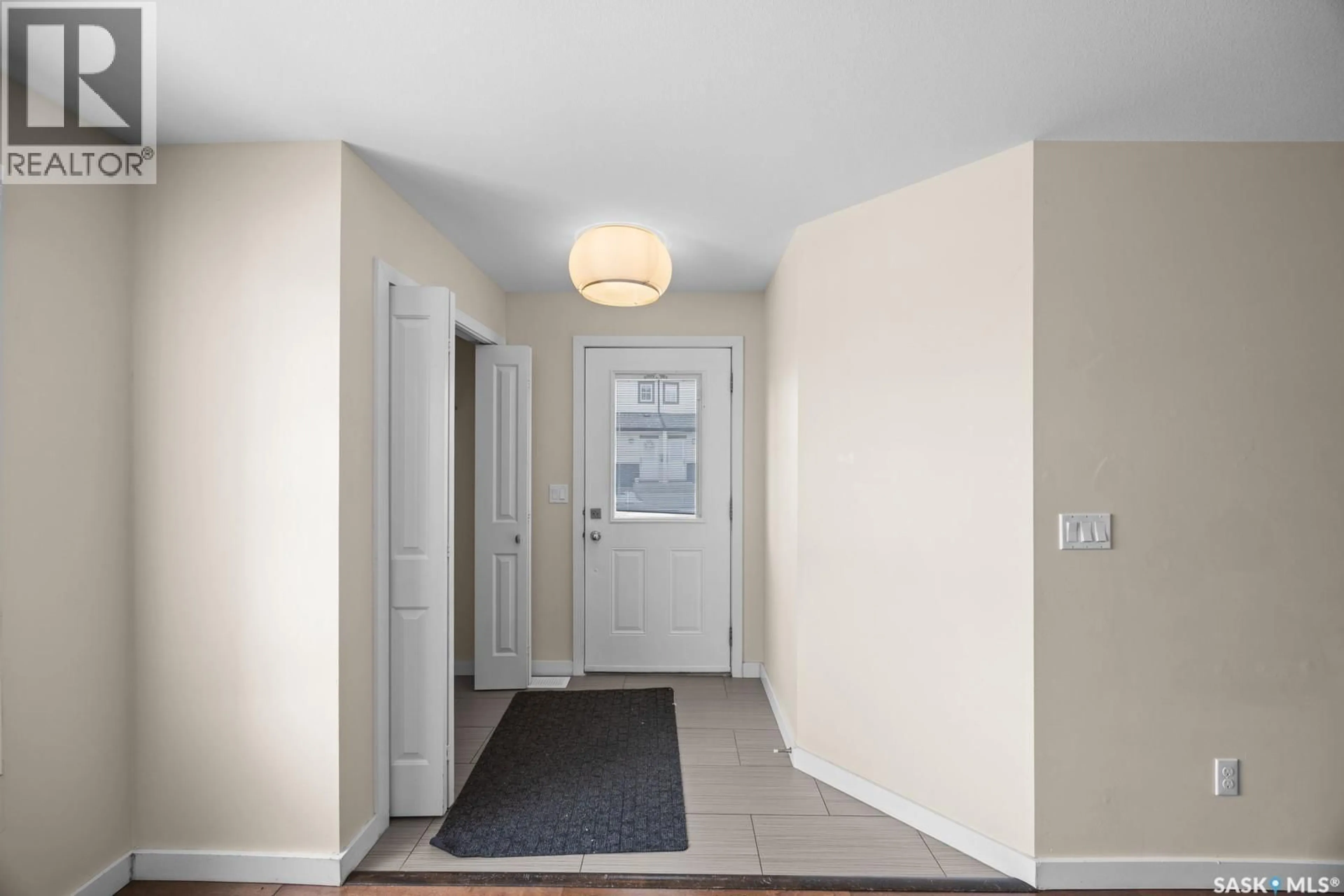 Indoor entryway for 2315 - 513 MCCLOCKLIN ROAD, Saskatoon Saskatchewan S7R0K9
