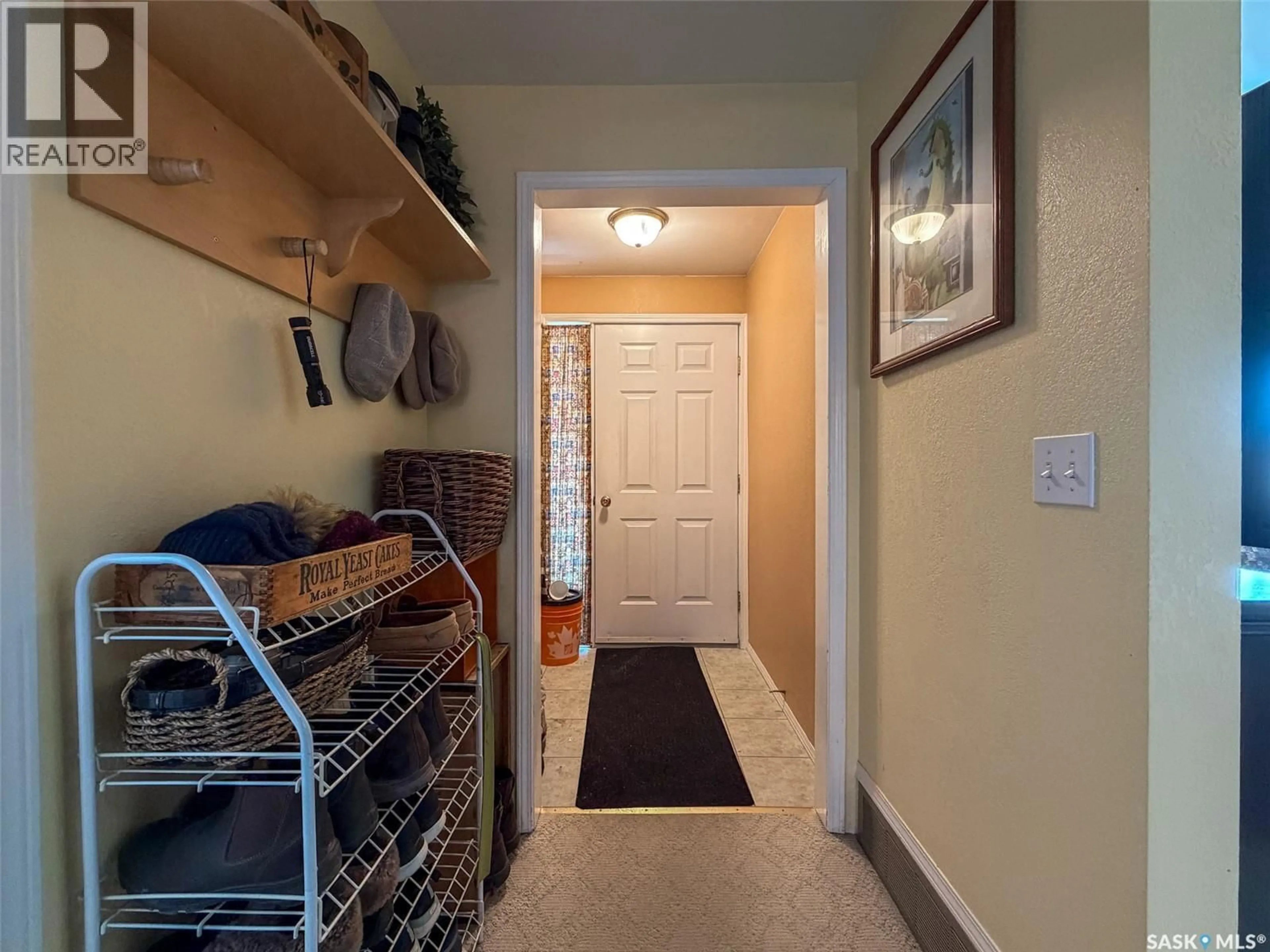 Indoor entryway for 118 CEDAR AVENUE, Eastend Saskatchewan S0N0T0