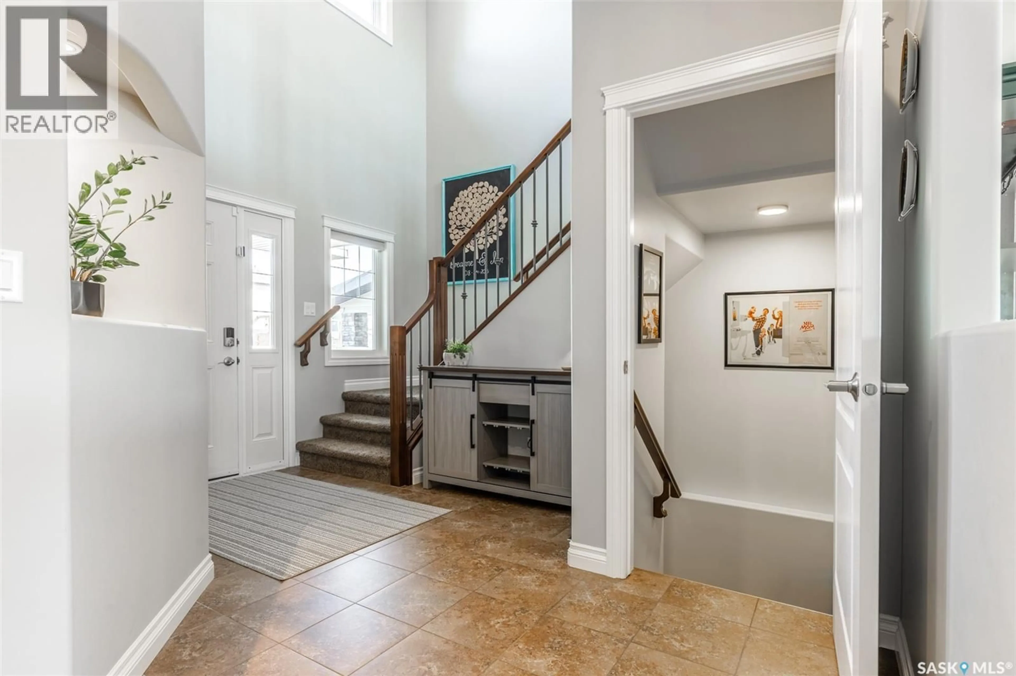 Indoor entryway for 562 EVERGREEN BOULEVARD, Saskatoon Saskatchewan S7W0M8