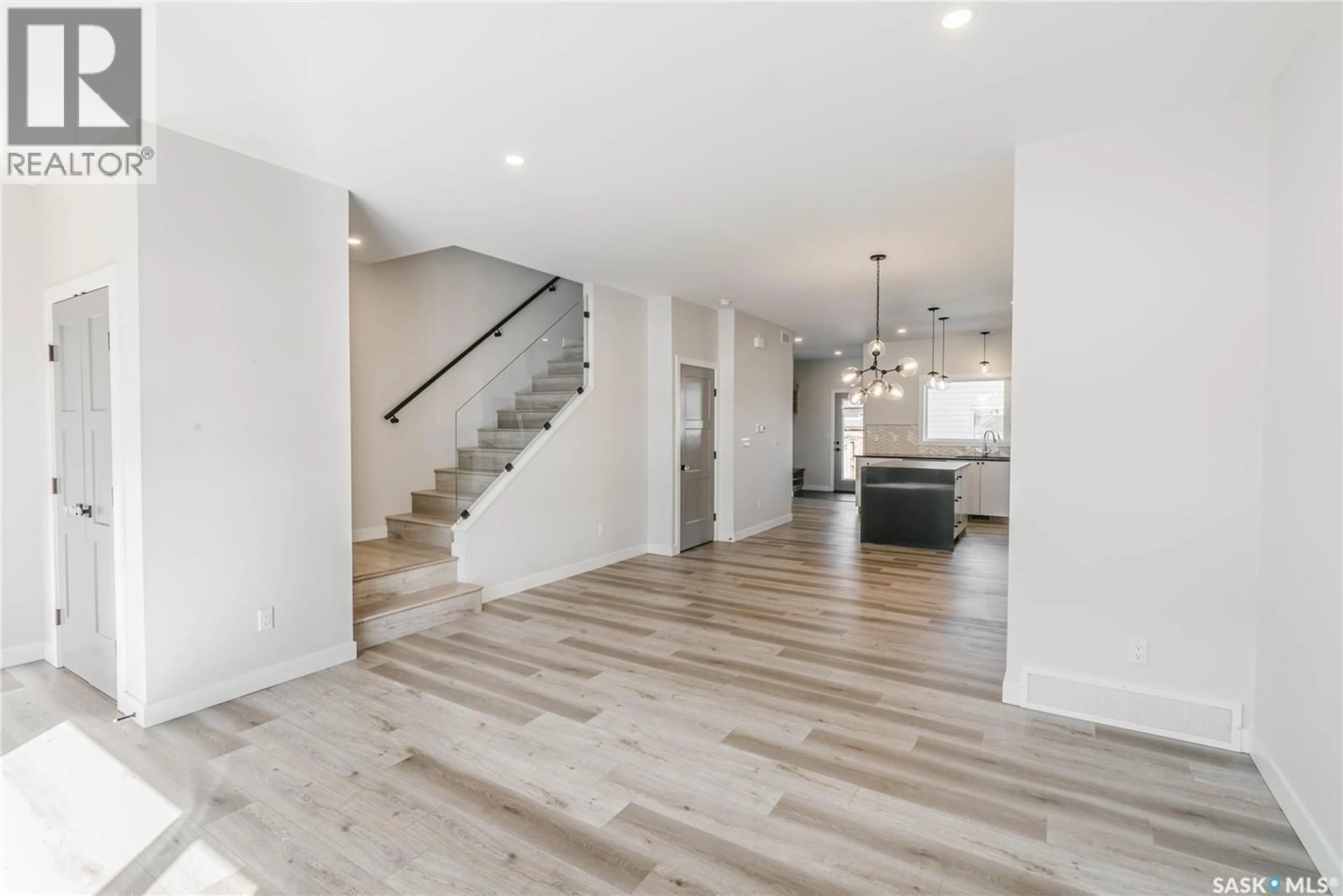 Unknown for 803 2ND STREET, Saskatoon Saskatchewan S7H1P8