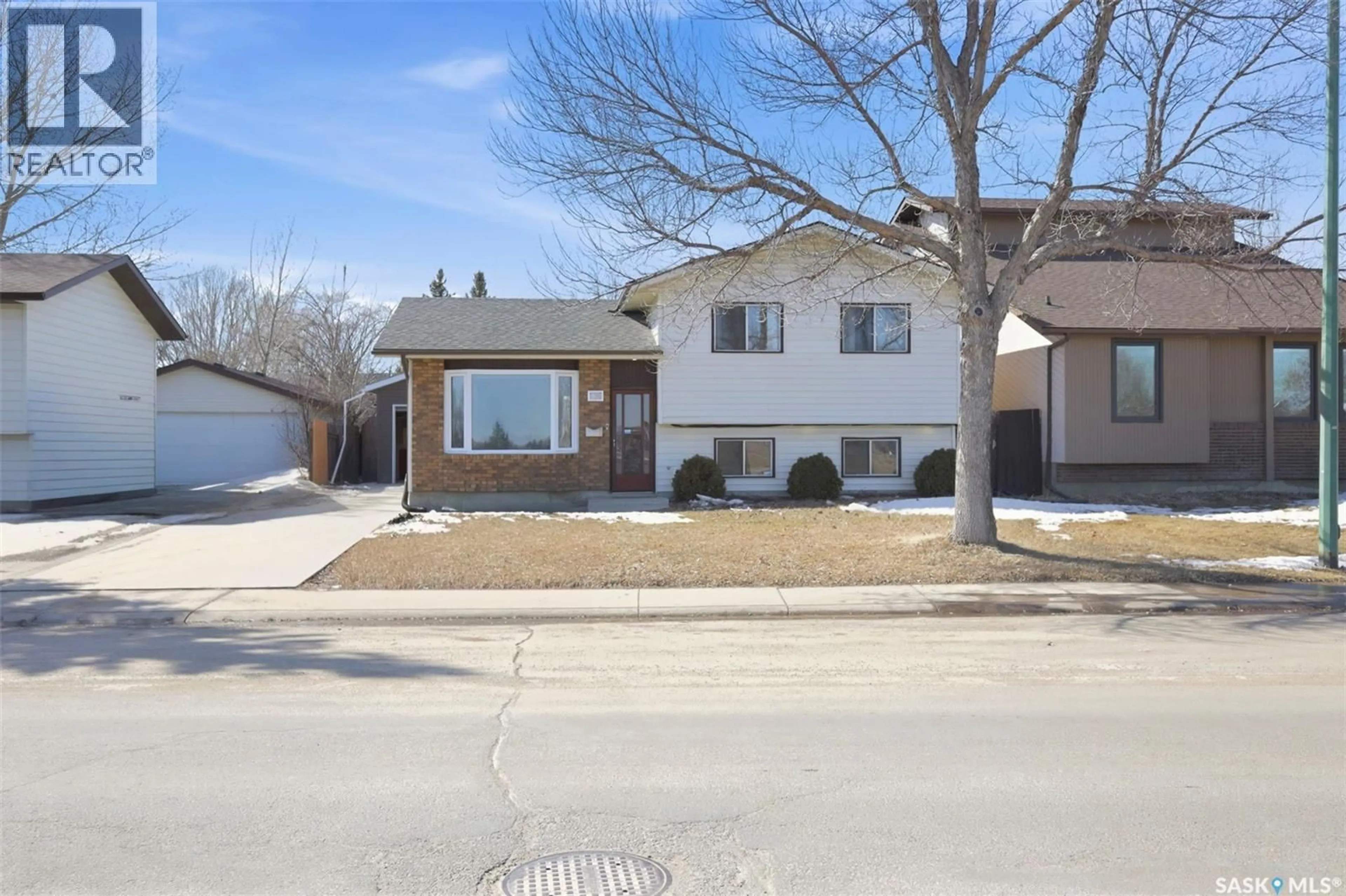 Home with brick exterior material, street for 139 HUNT ROAD, Saskatoon Saskatchewan S7L6E6