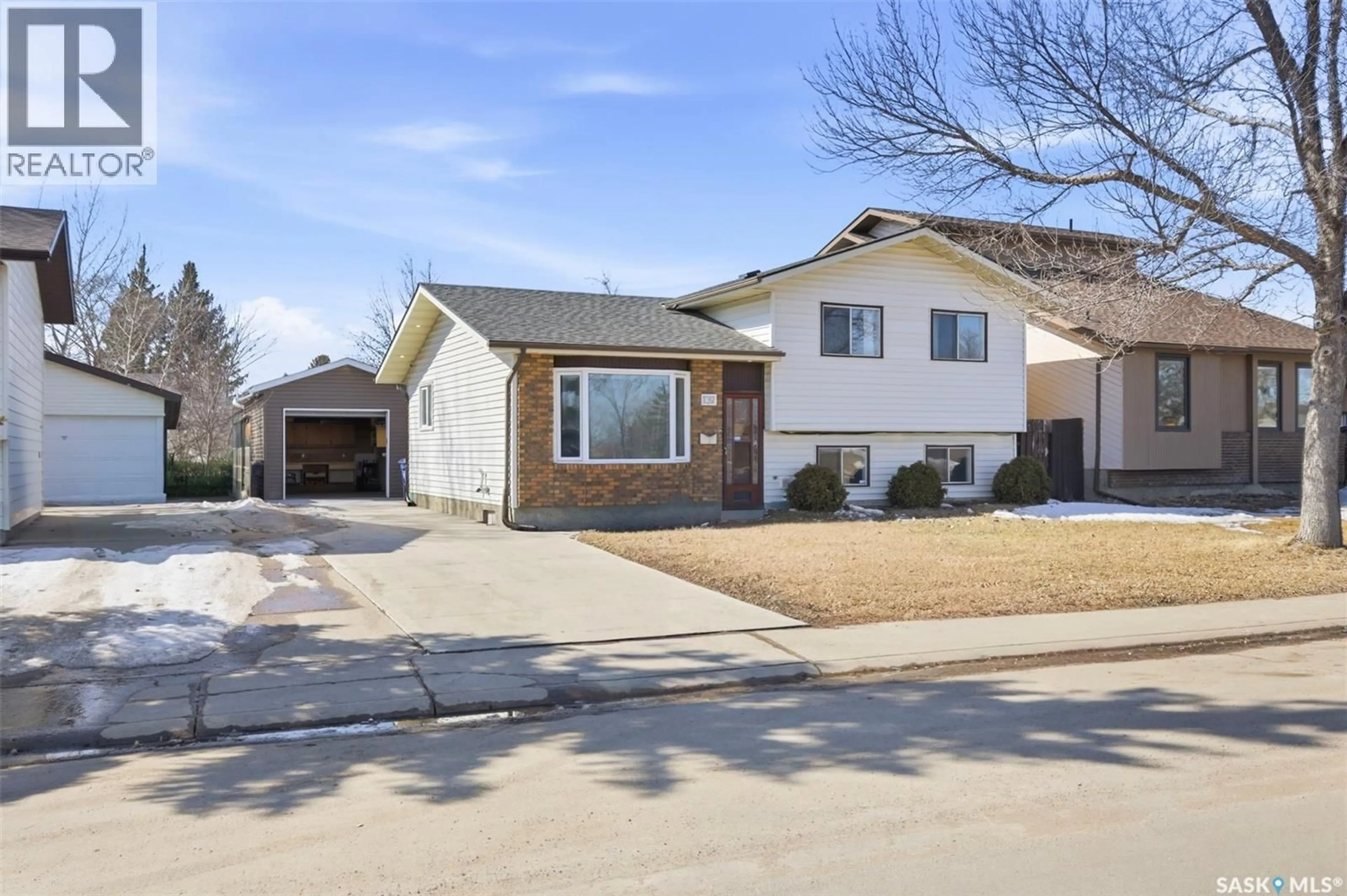 Home with brick exterior material, street for 139 HUNT ROAD, Saskatoon Saskatchewan S7L6E6