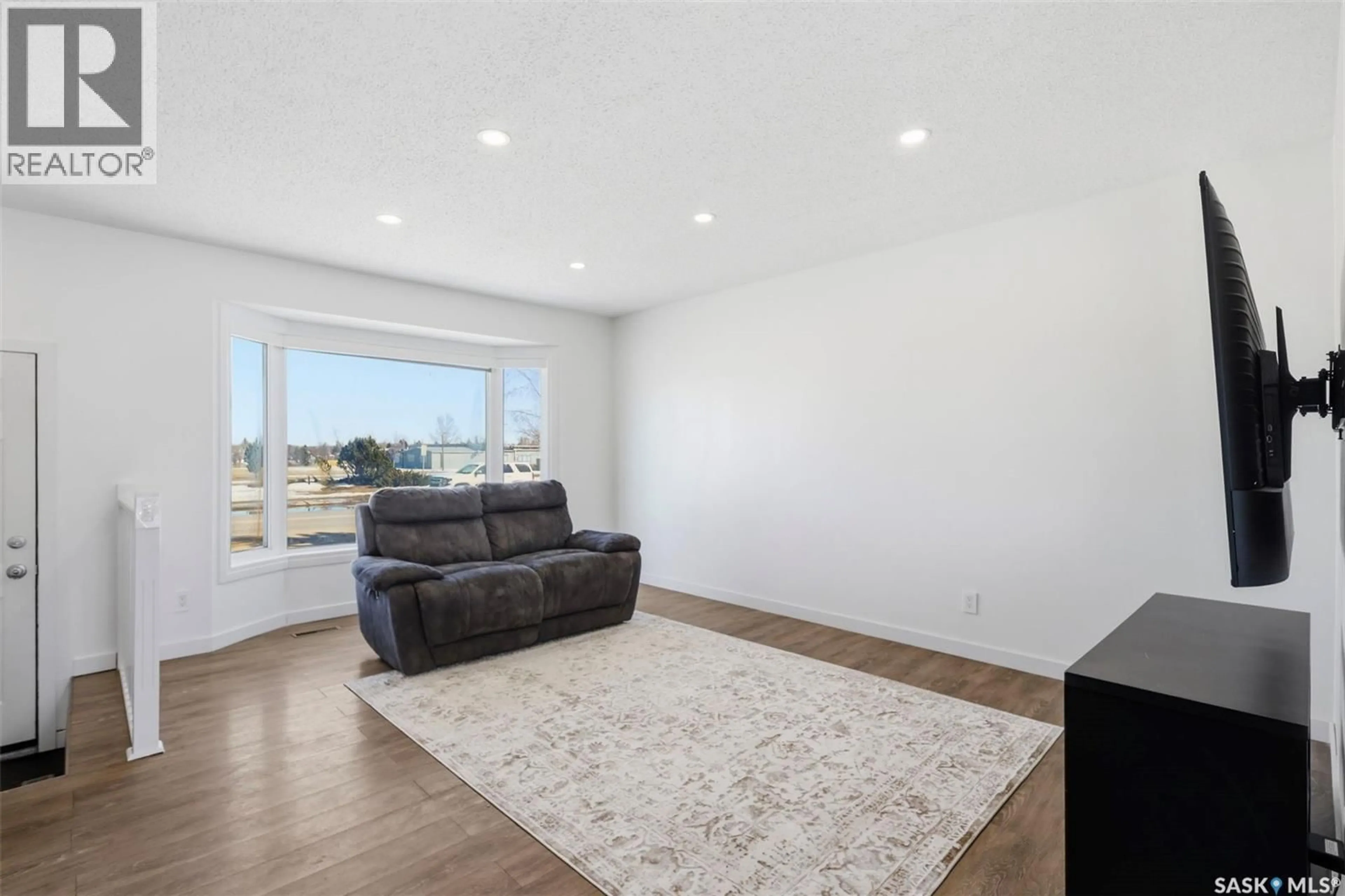 Living room with furniture, unknown for 139 HUNT ROAD, Saskatoon Saskatchewan S7L6E6