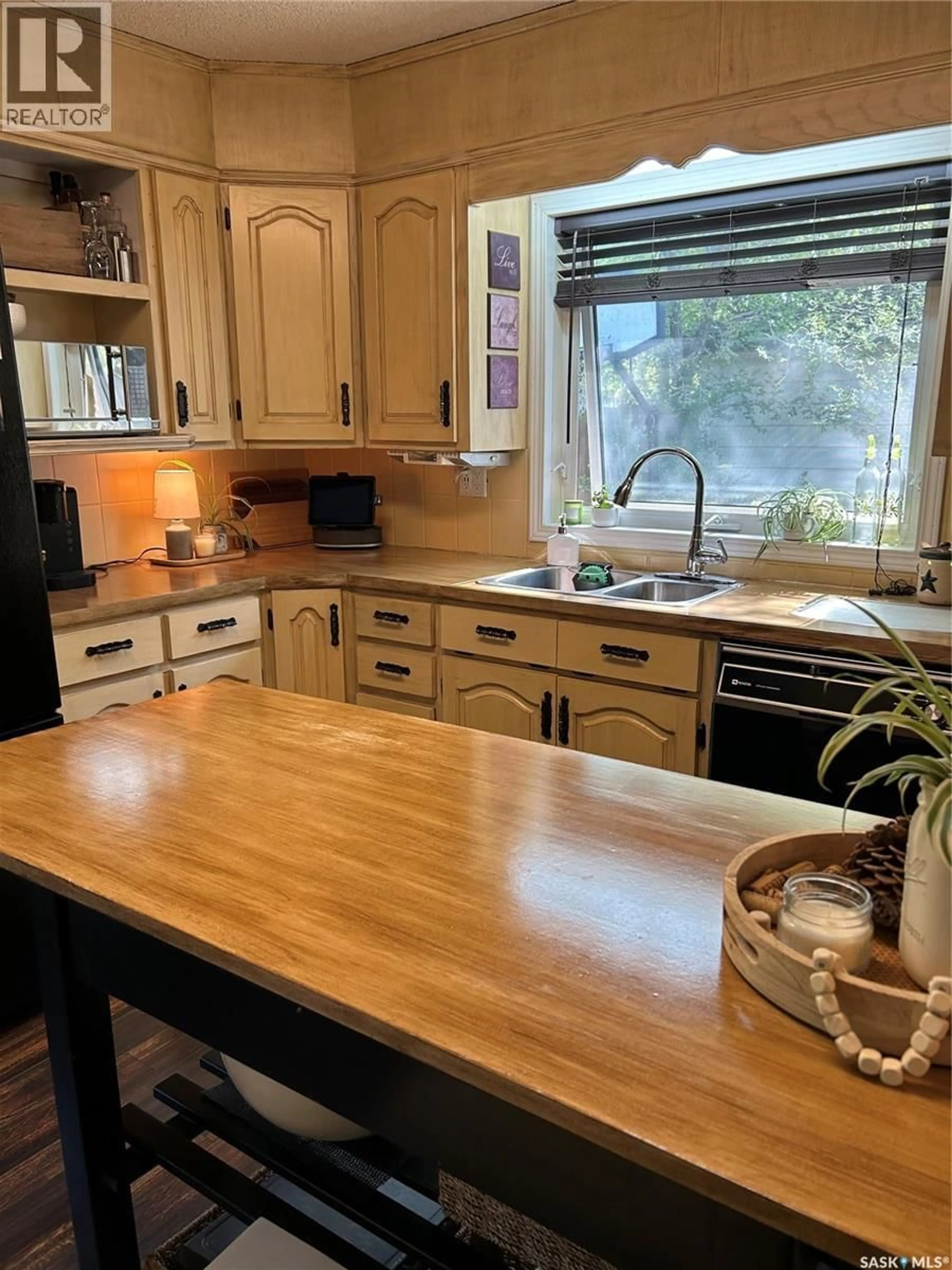 Open concept kitchen, wood/laminate floor for 1533 THORN CRESCENT, Estevan Saskatchewan S4A1N7