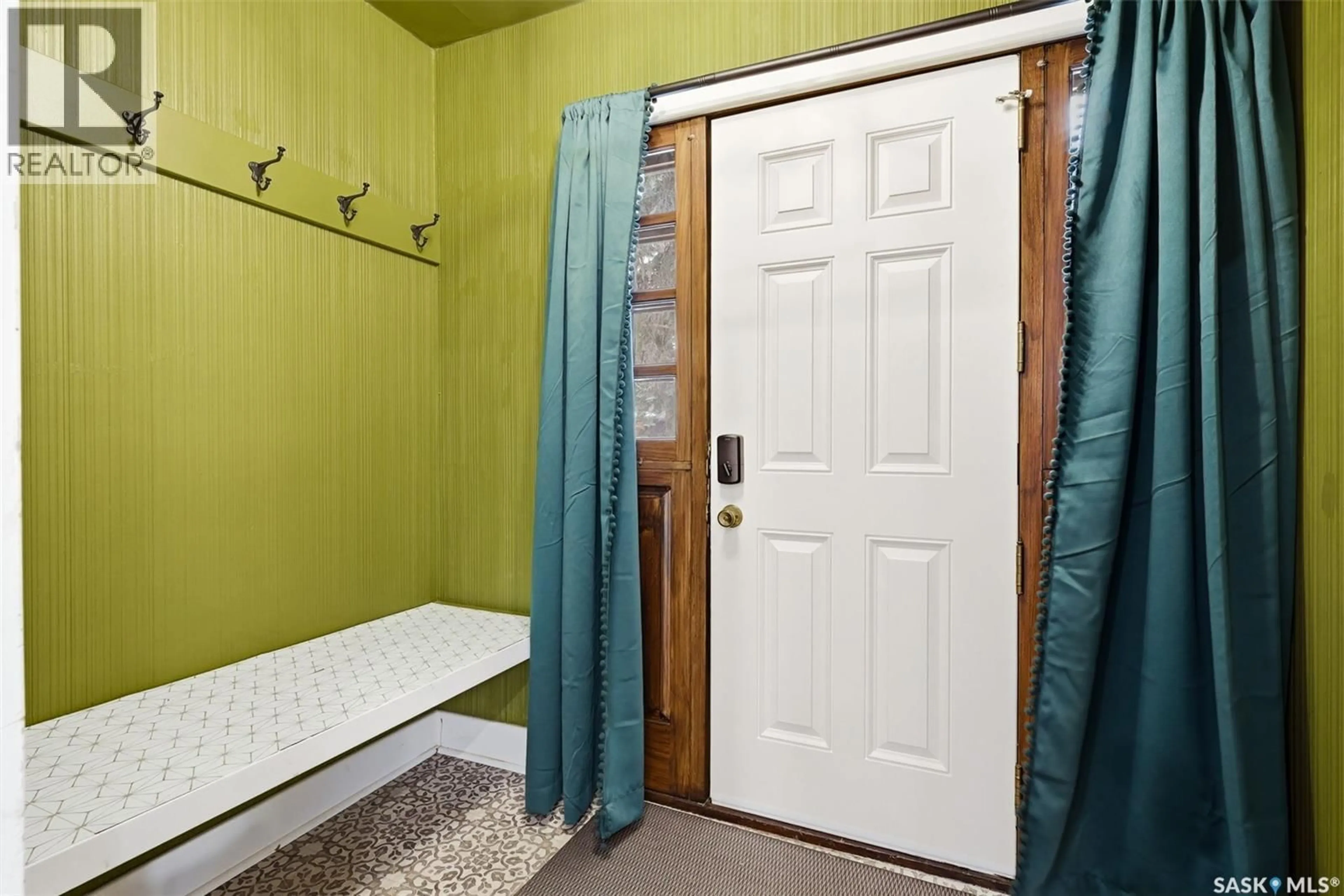 Standard bathroom, ceramic/tile floor for 3246 RETALLACK STREET, Regina Saskatchewan S4S1T6