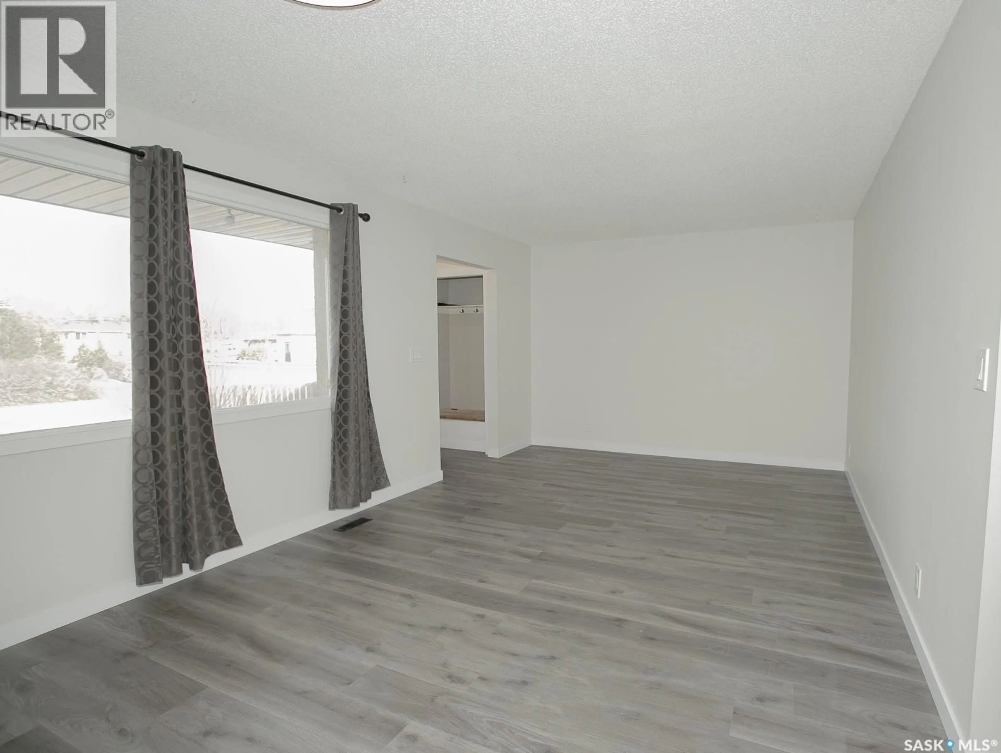 A pic of a room for 805 ELPHINSTONE STREET, Regina Saskatchewan S4T3L5