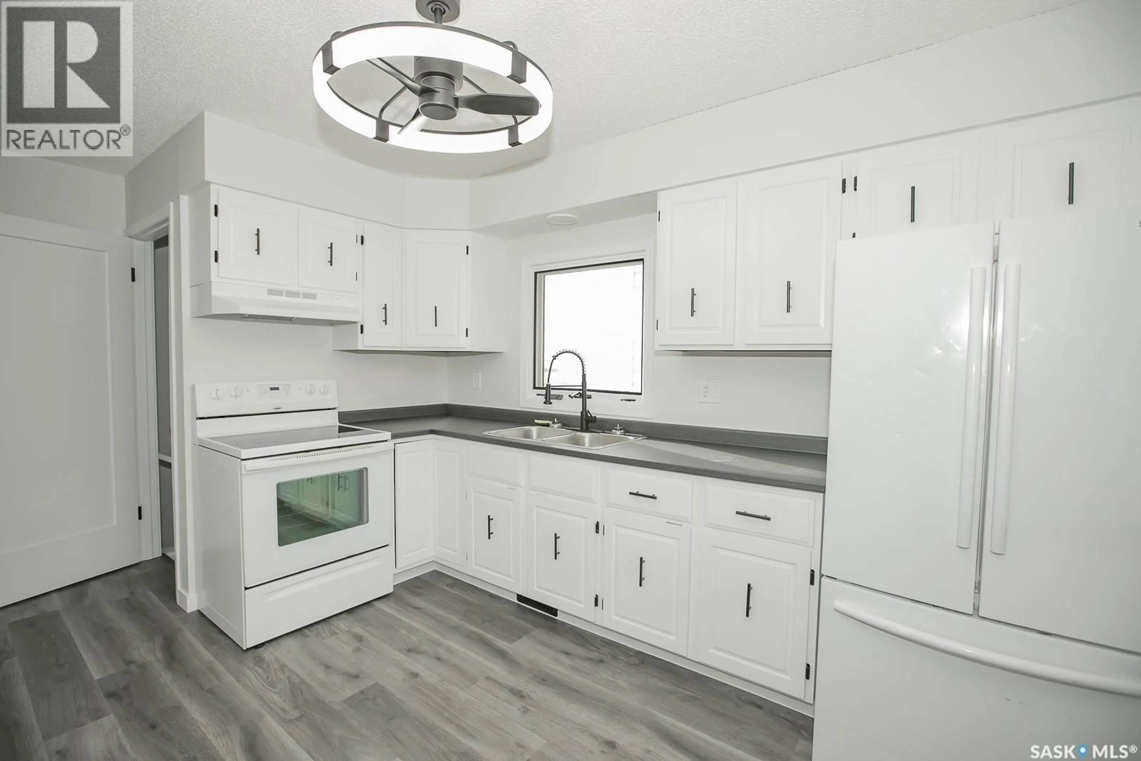 Unknown for 805 ELPHINSTONE STREET, Regina Saskatchewan S4T3L5