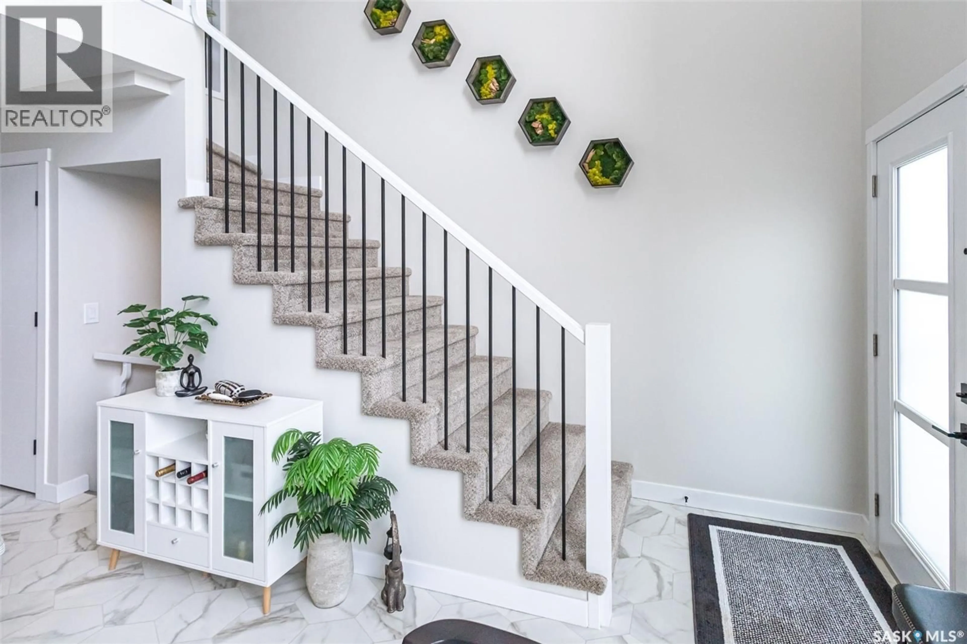 Stairs for 308 MCFAULL CRESCENT, Saskatoon Saskatchewan S7V0S5