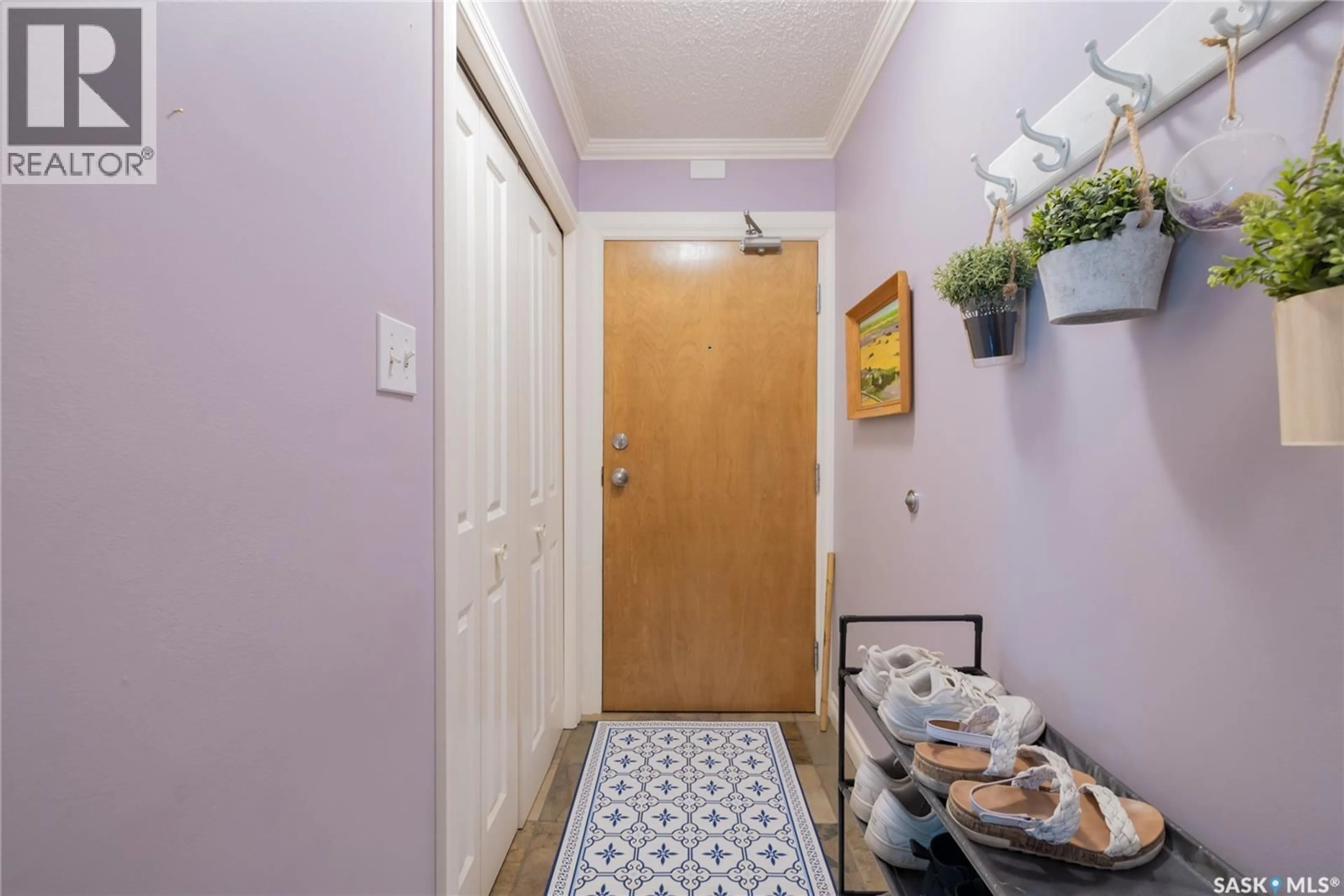 Indoor entryway for W - 202 521 18TH STREET, Saskatoon Saskatchewan S7M1C8