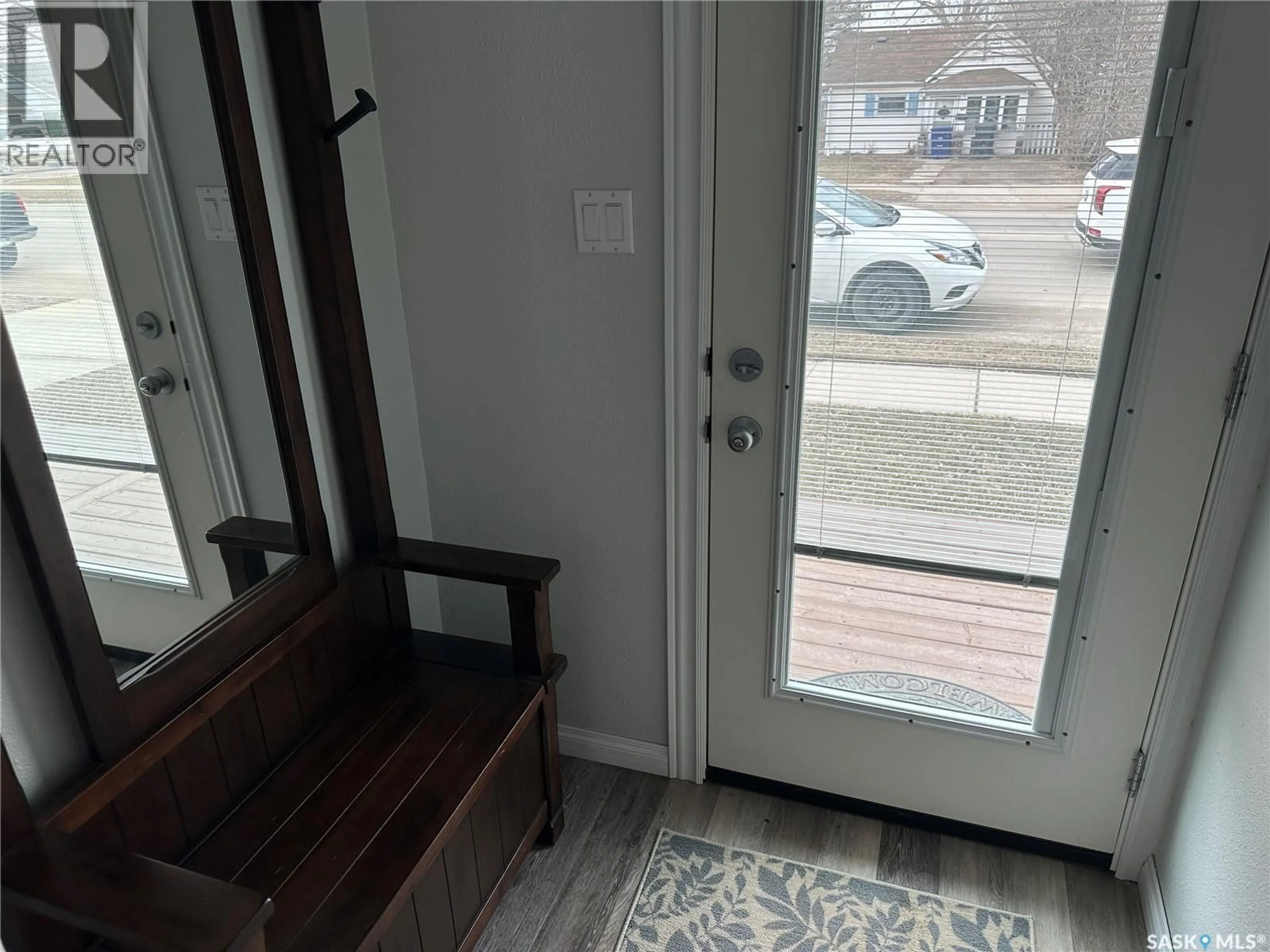 Indoor entryway for 414 GOVERNMENT ROAD, Weyburn Saskatchewan S4H0P6