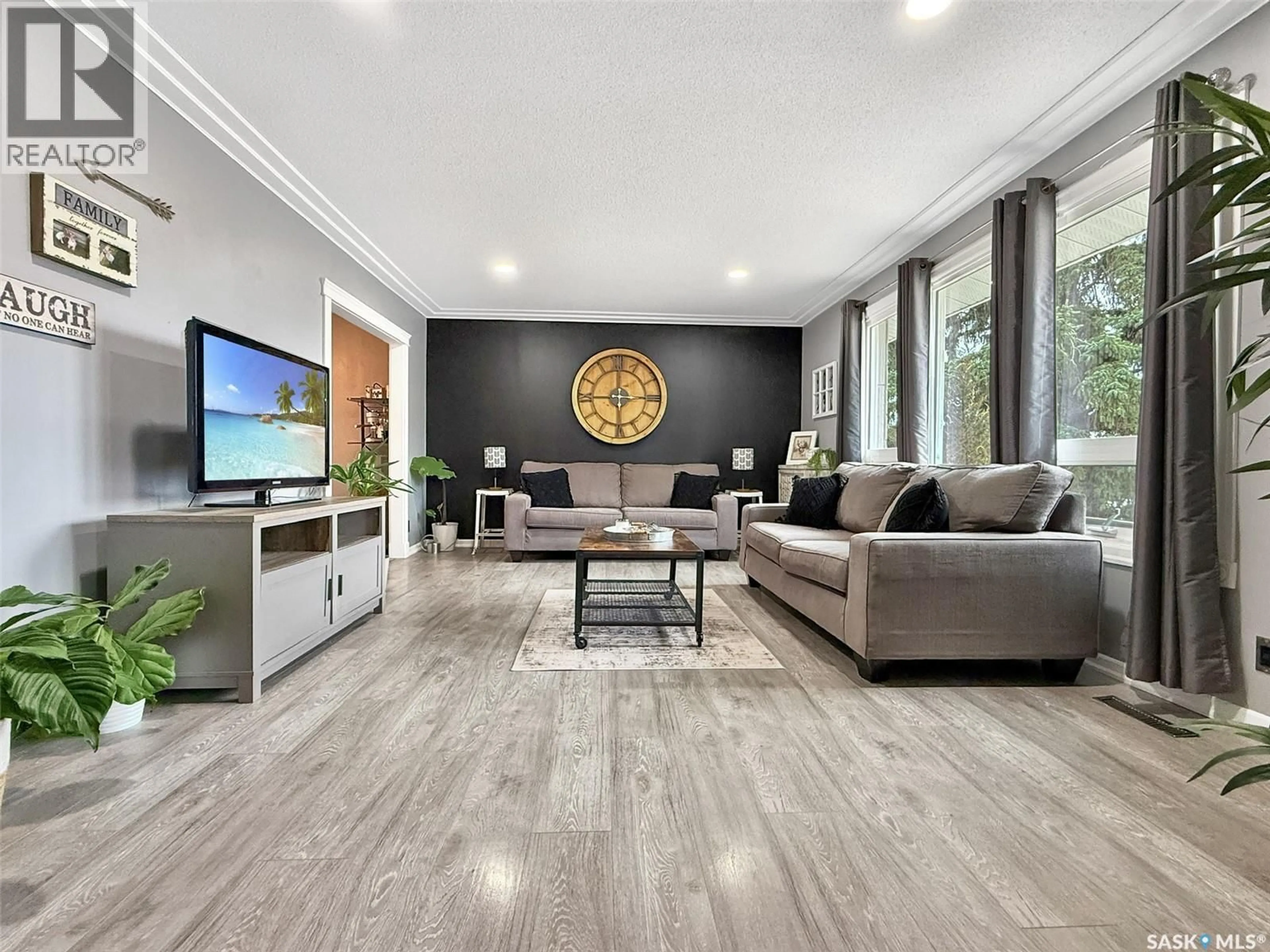 Living room with furniture, unknown for 611 6TH AVENUE, Swift Current Saskatchewan S9H0Y5