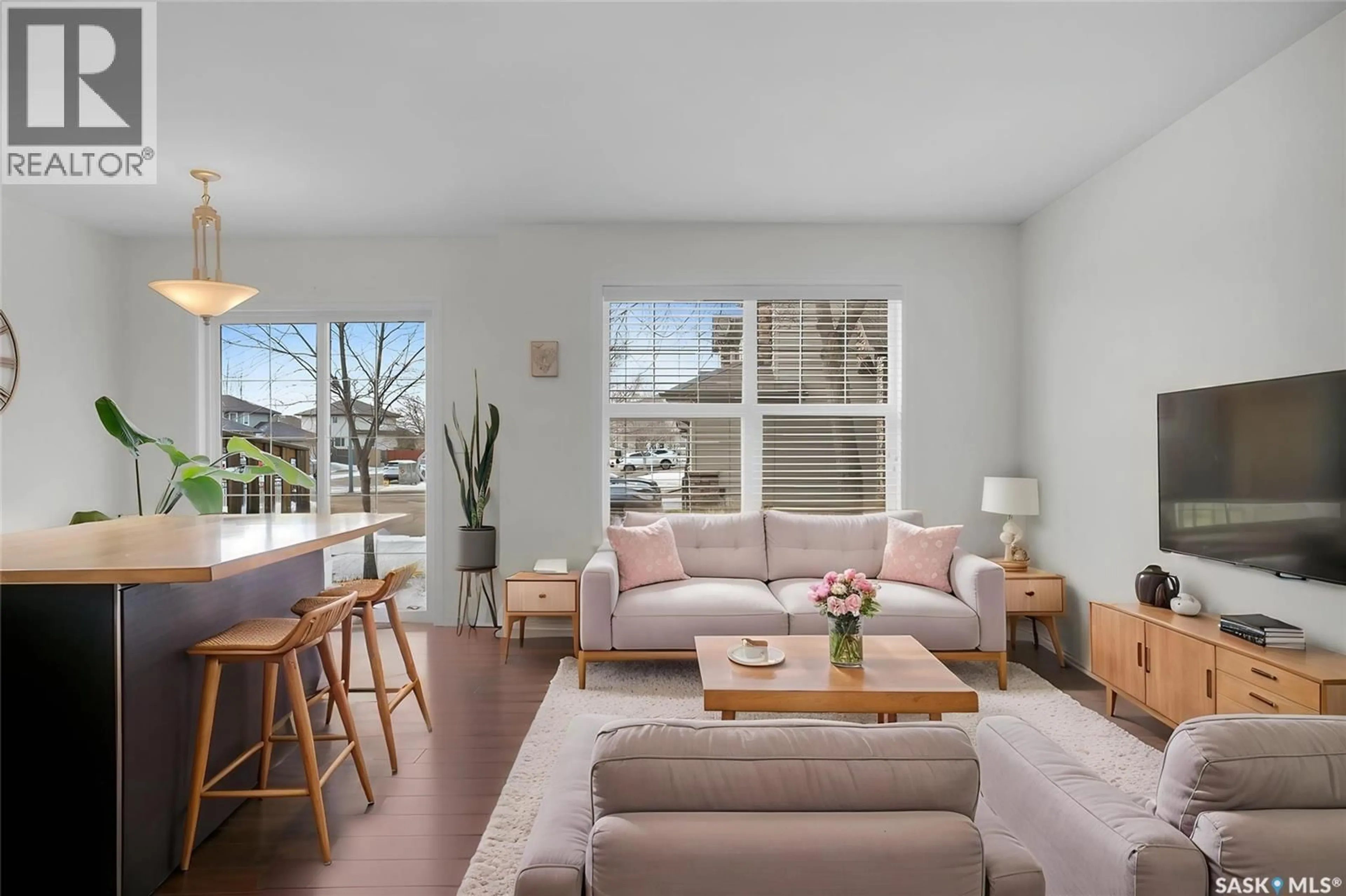 Living room with furniture, unknown for 202 615 LYND CRESCENT, Saskatoon Saskatchewan S7T0G7