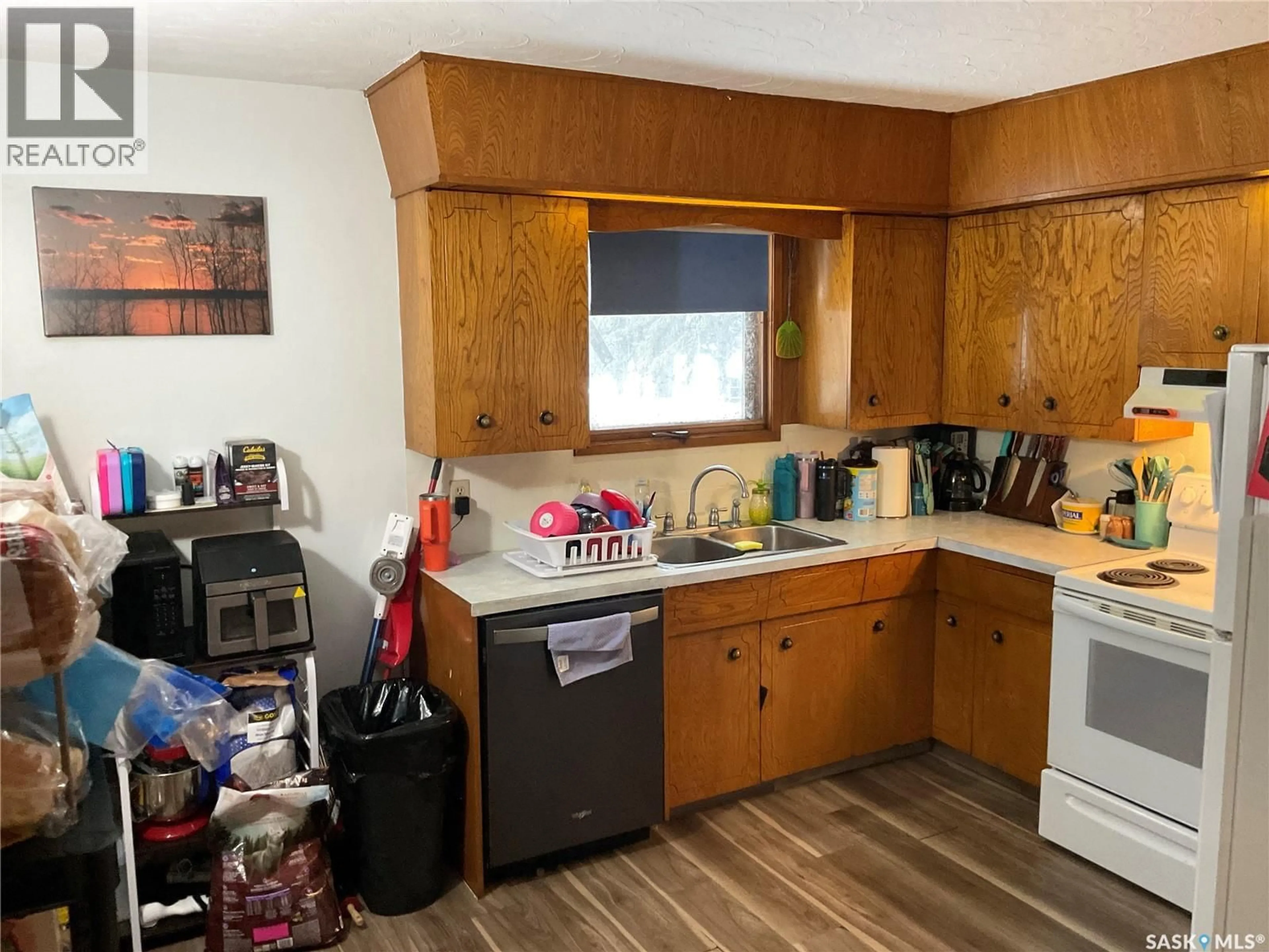 Standard kitchen, unknown for 505 7TH AVENUE, Cudworth Saskatchewan S0K1B0