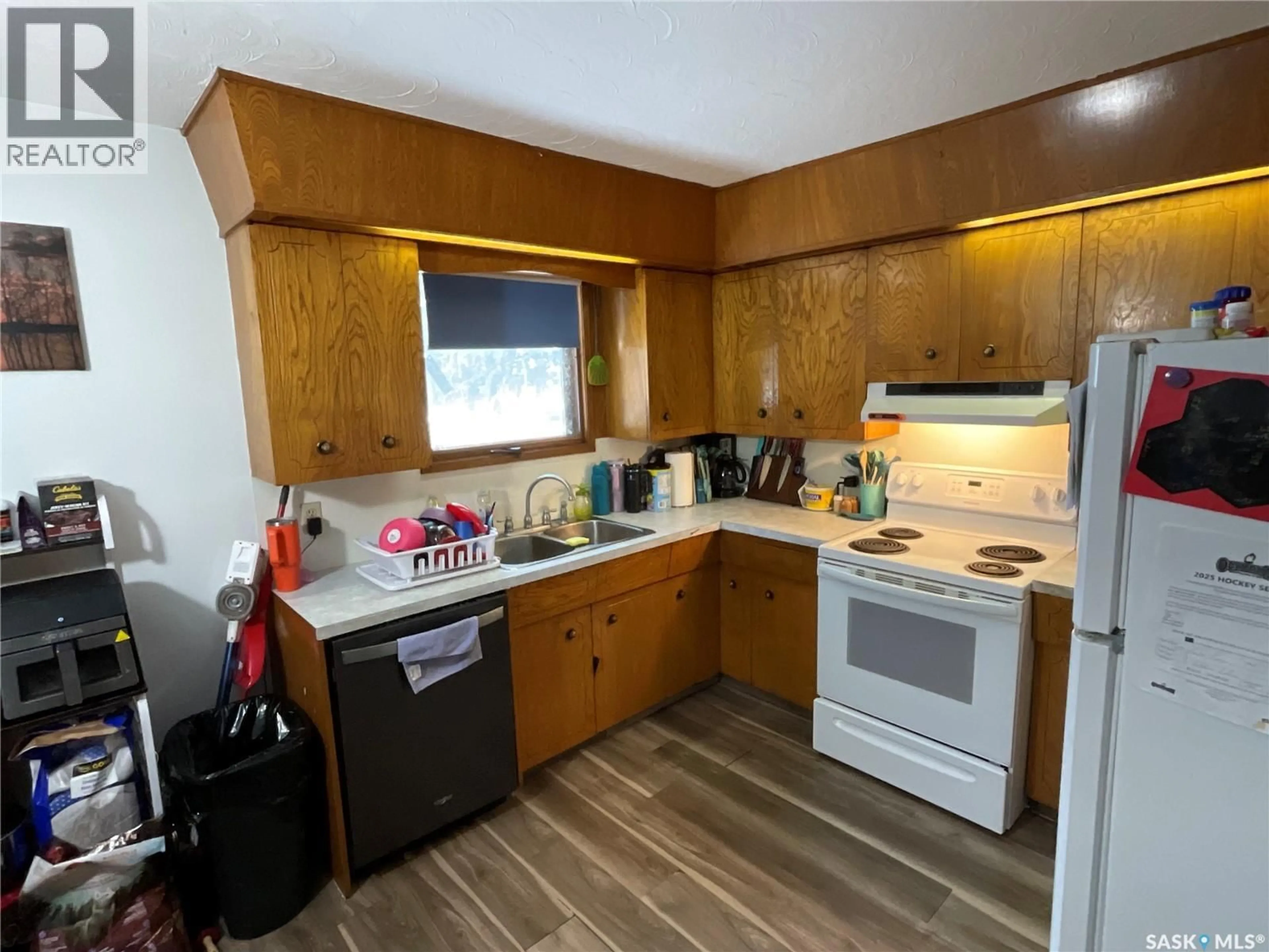 Standard kitchen, unknown for 505 7TH AVENUE, Cudworth Saskatchewan S0K1B0