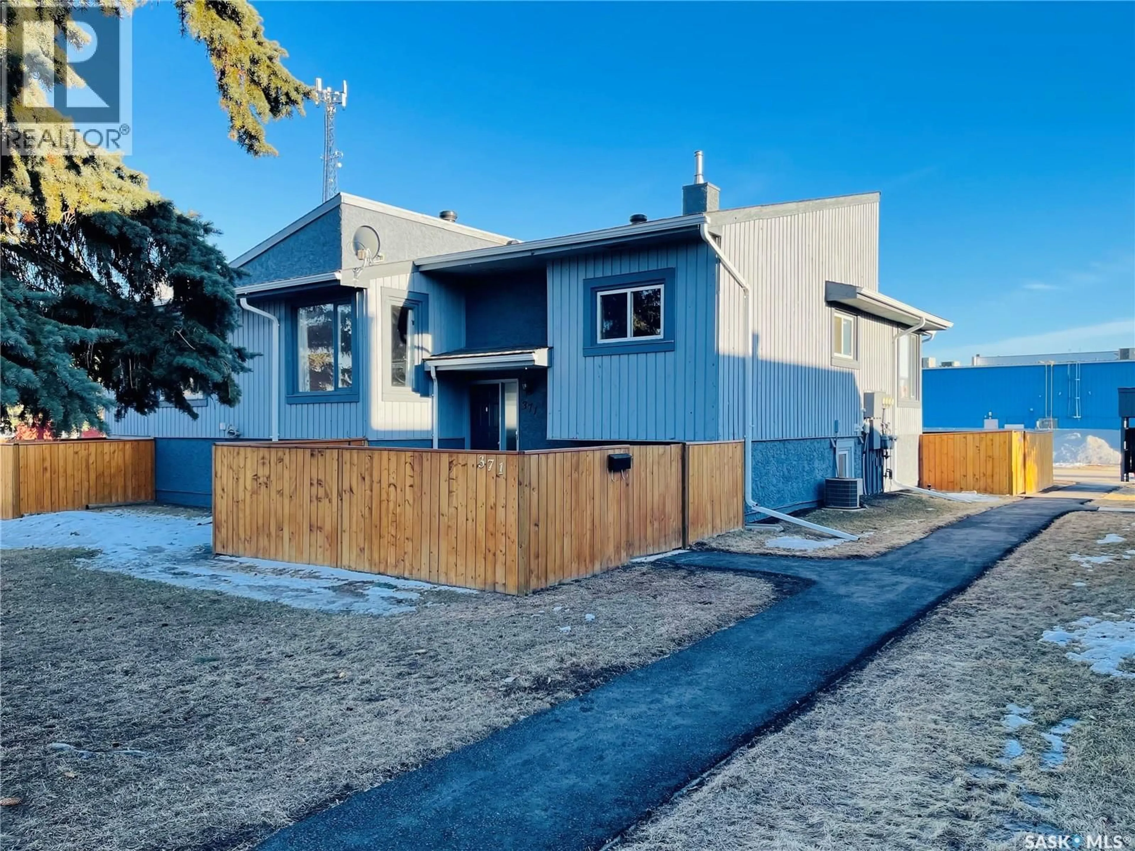 A pic from outside/outdoor area/front of a property/back of a property/a pic from drone, building for 371 FINES DRIVE, Regina Saskatchewan S4W5T3