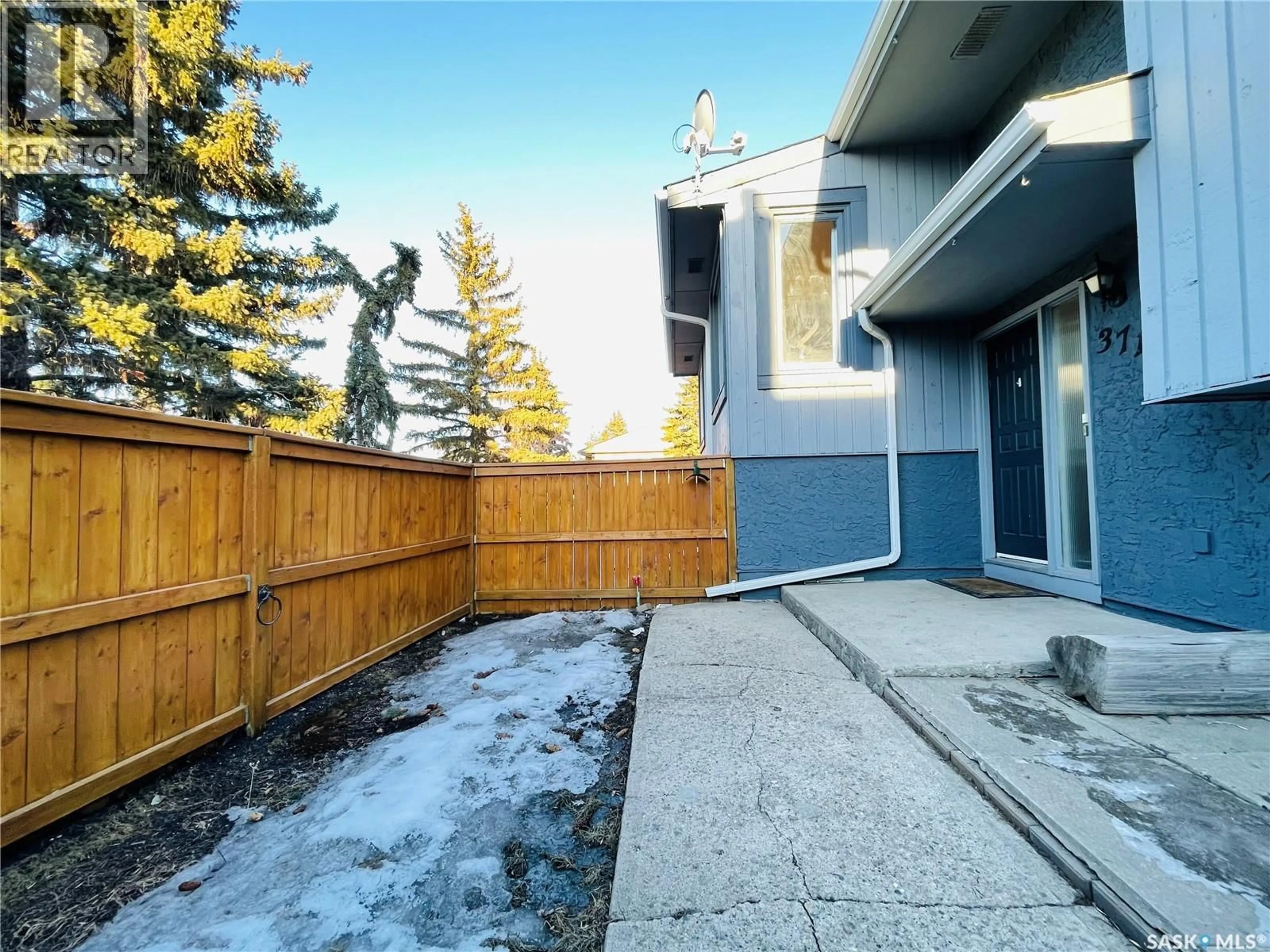 Patio, street for 371 FINES DRIVE, Regina Saskatchewan S4W5T3