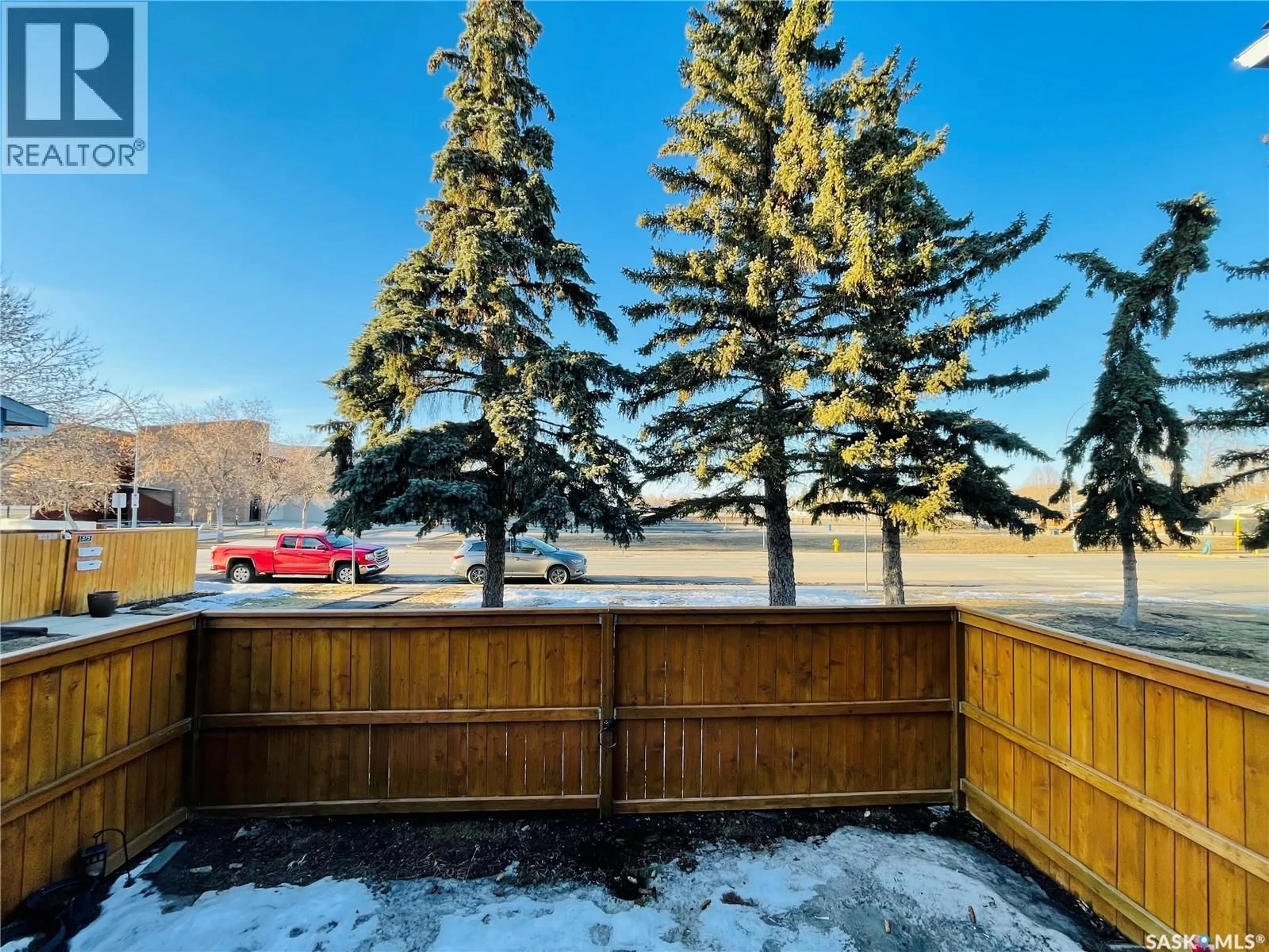 A pic from outside/outdoor area/front of a property/back of a property/a pic from drone, unknown for 371 FINES DRIVE, Regina Saskatchewan S4W5T3