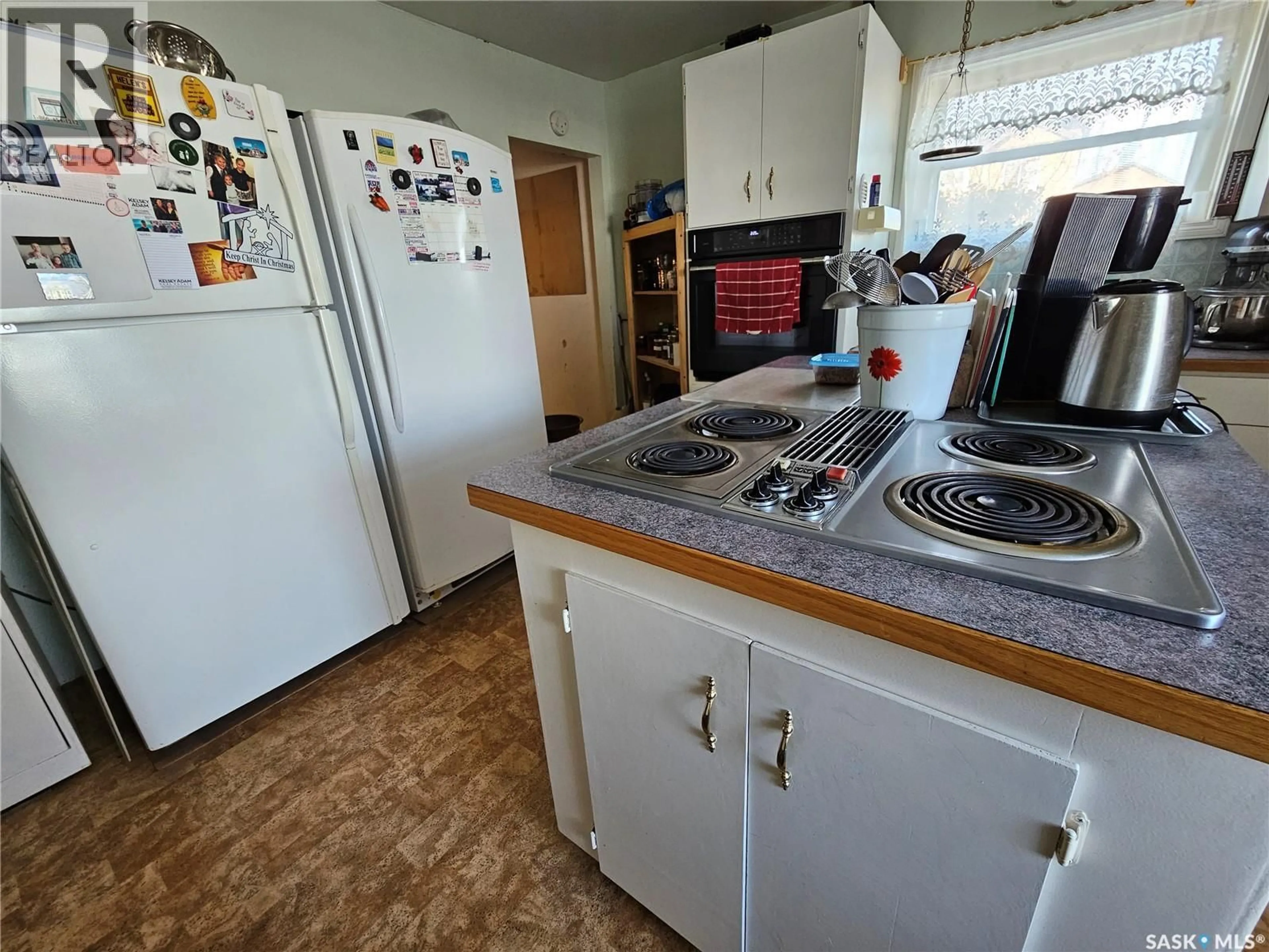Standard kitchen, unknown for 304 7TH AVENUE, Swift Current Saskatchewan S9H3P7