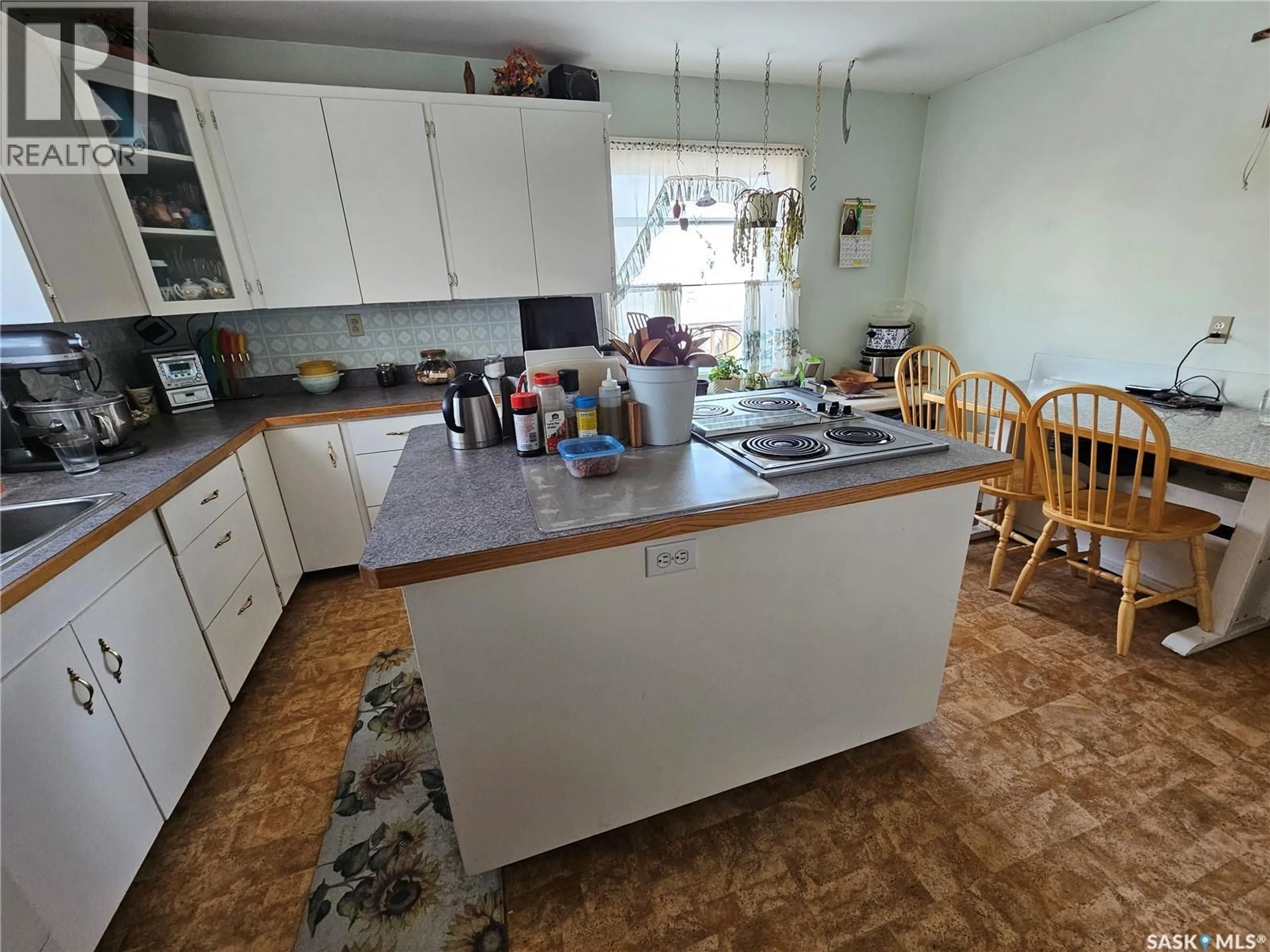 Standard kitchen, unknown for 304 7TH AVENUE, Swift Current Saskatchewan S9H3P7