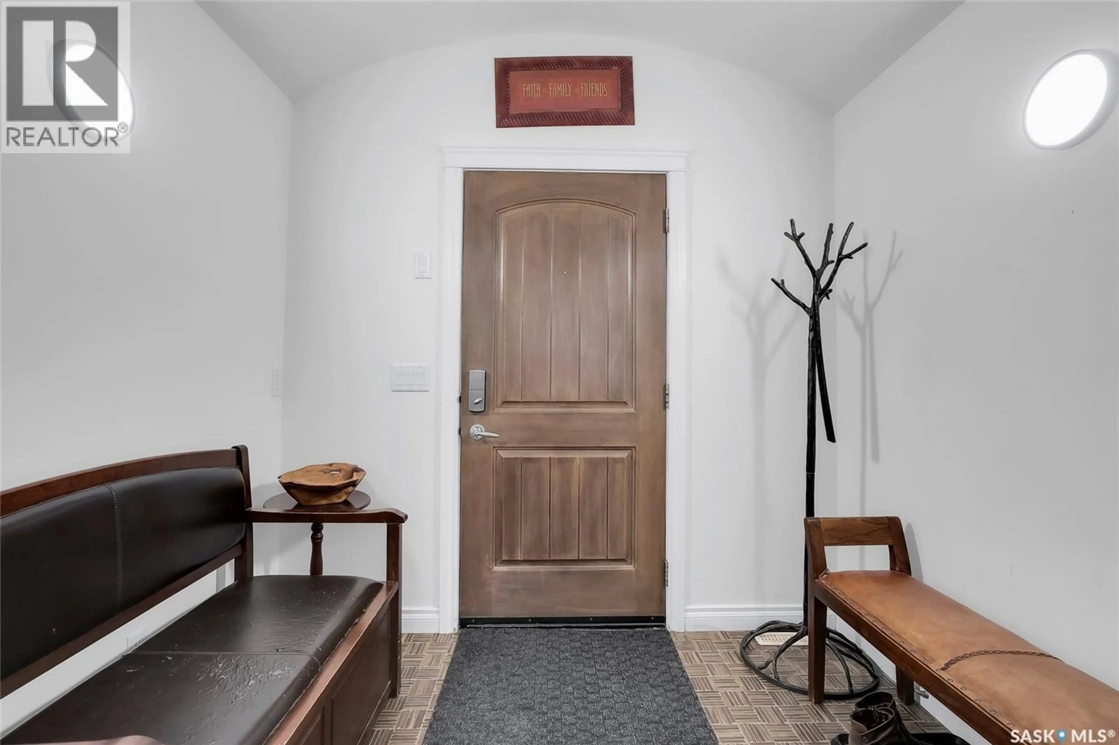 Indoor entryway for 608 3RD STREET, Martensville Saskatchewan S0K2T0