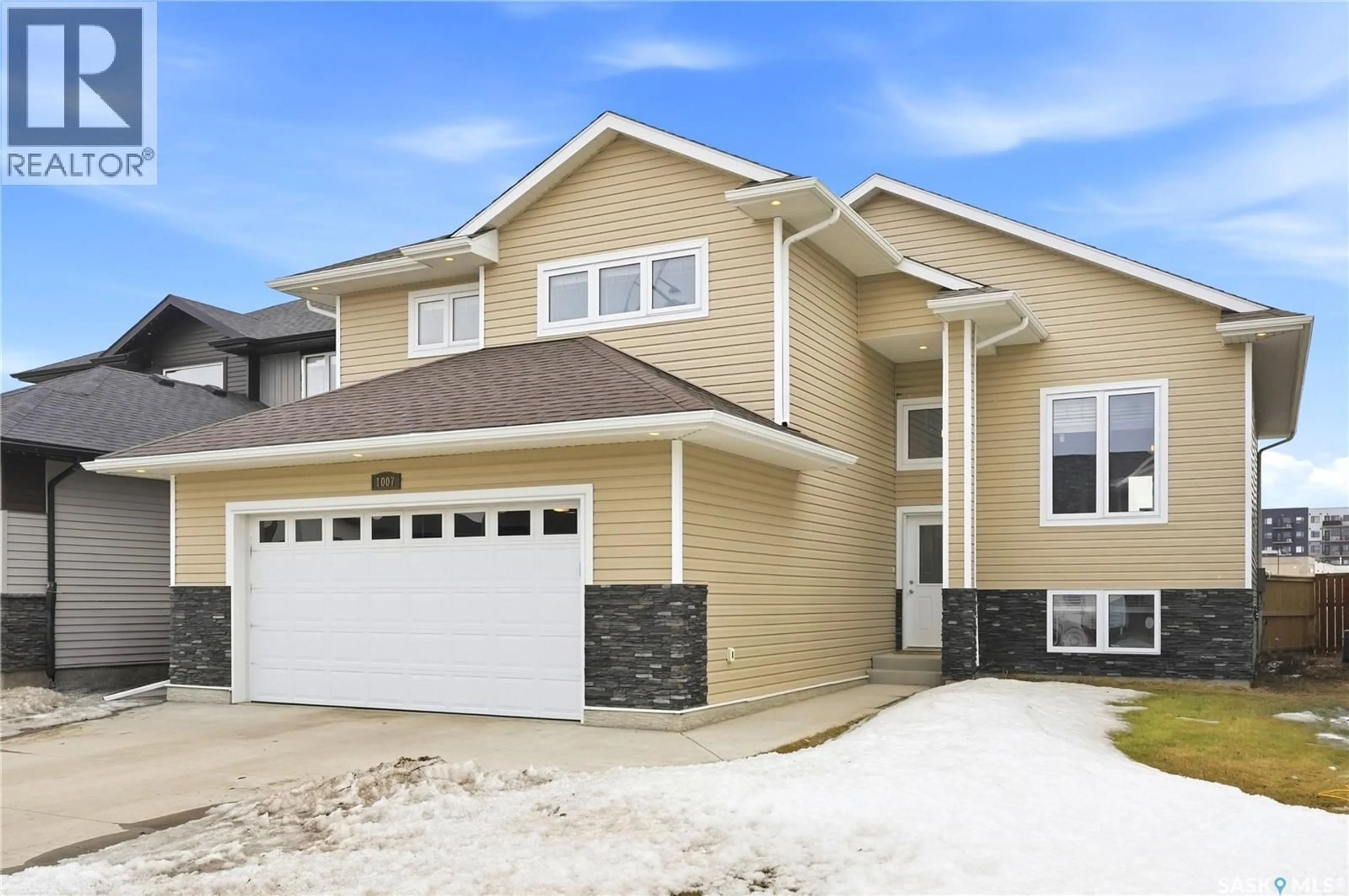 Home with vinyl exterior material, street for 1007 GLACIAL SHORES COMMON, Saskatoon Saskatchewan S7S1N1