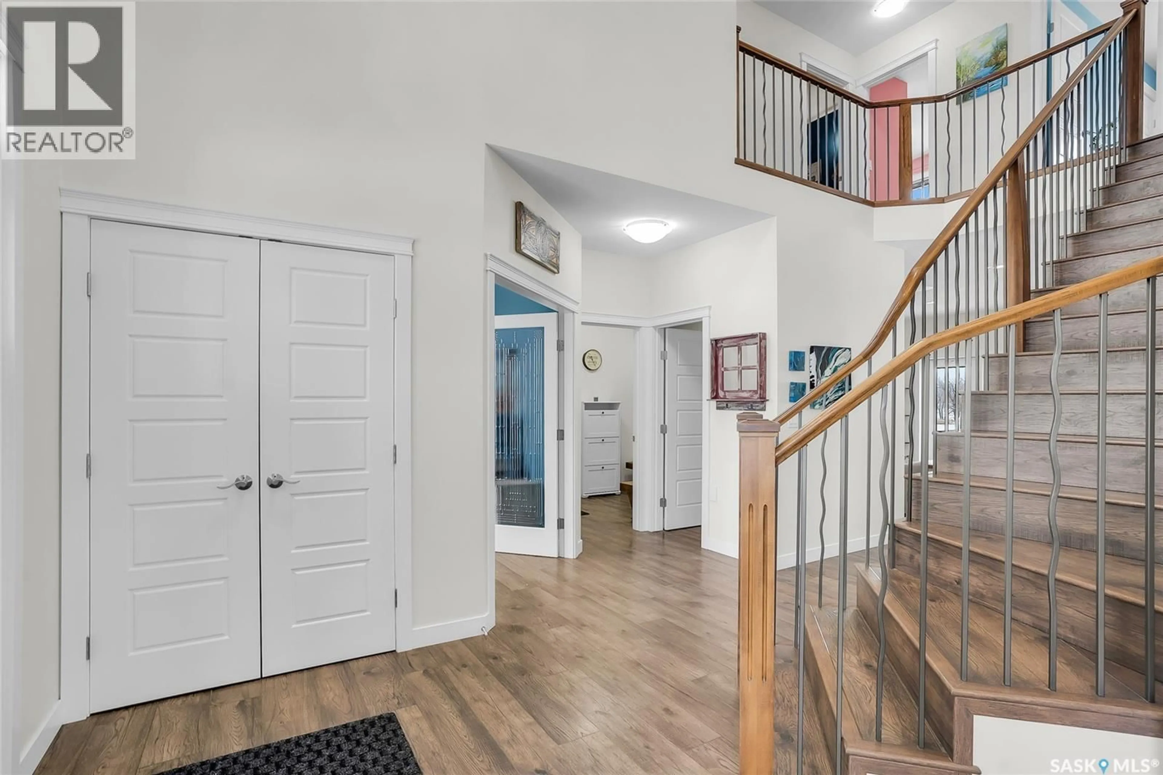 Indoor foyer for 7 SOUTH COUNTRY ROAD, Dundurn Rm No. 314 Saskatchewan S7C0B1