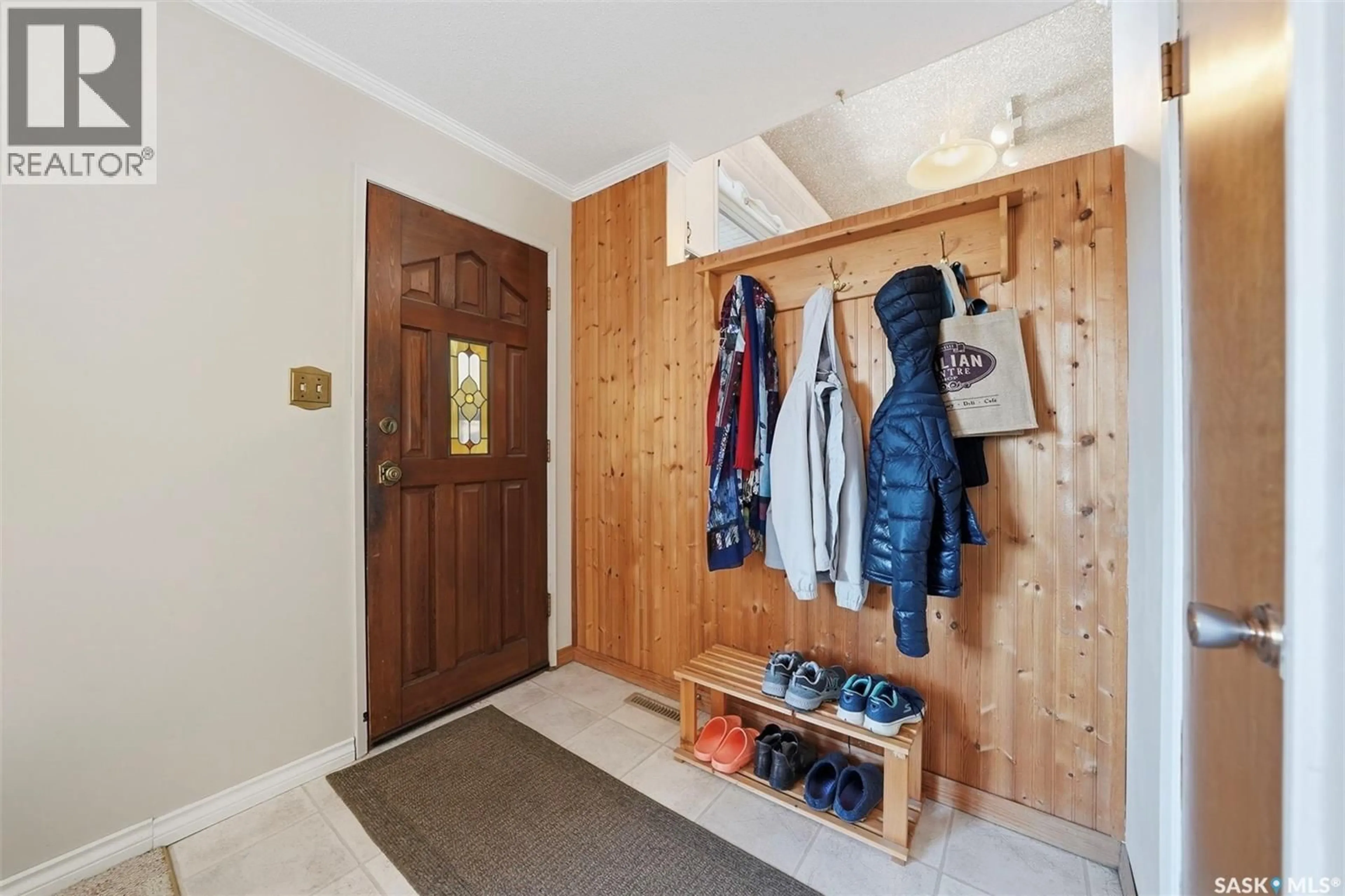 Indoor entryway for 74 HARVARD CRESCENT, Saskatoon Saskatchewan S7H3R1