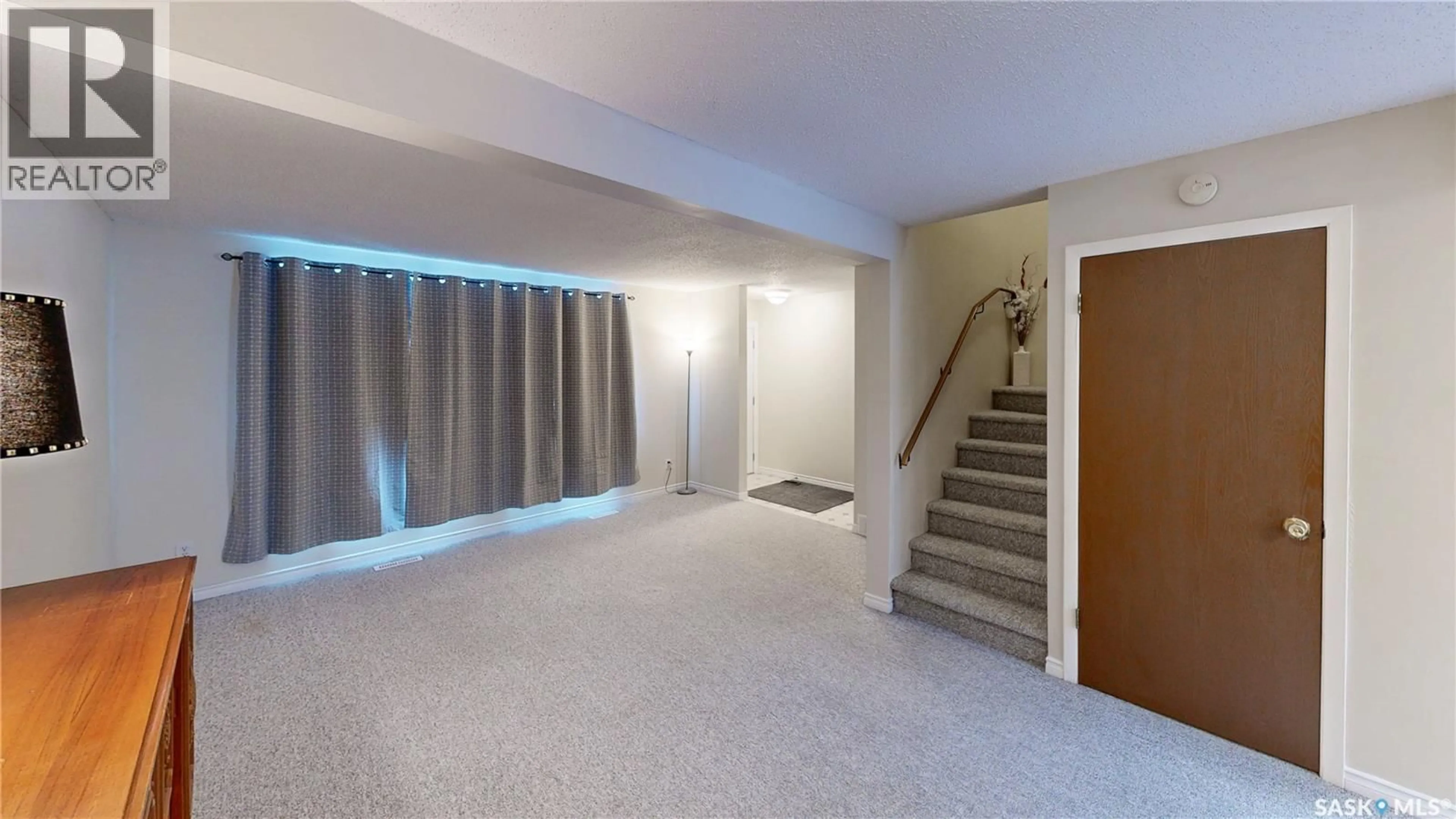 Indoor foyer for 6 MACKENZIE MEWS, Regina Saskatchewan S4N5M5