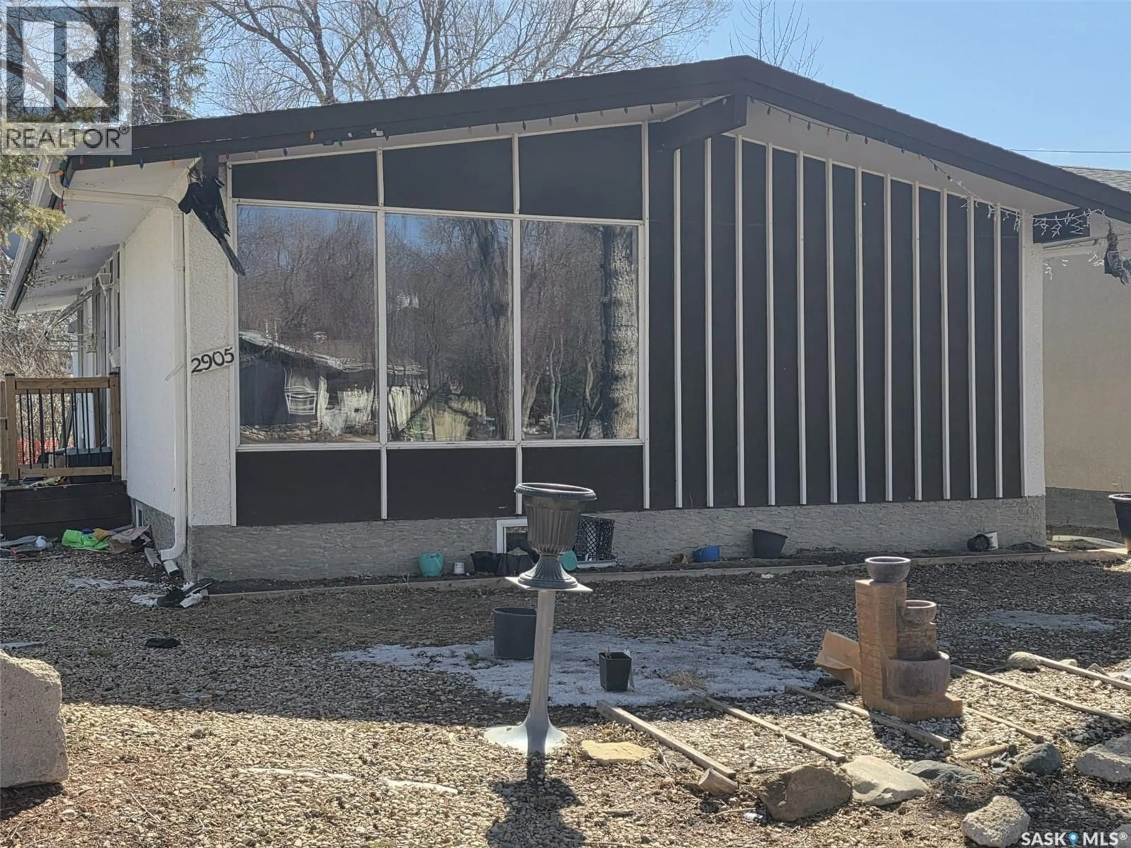 Home with vinyl exterior material, unknown for 2905 GRANT ROAD, Regina Saskatchewan S4S5G3