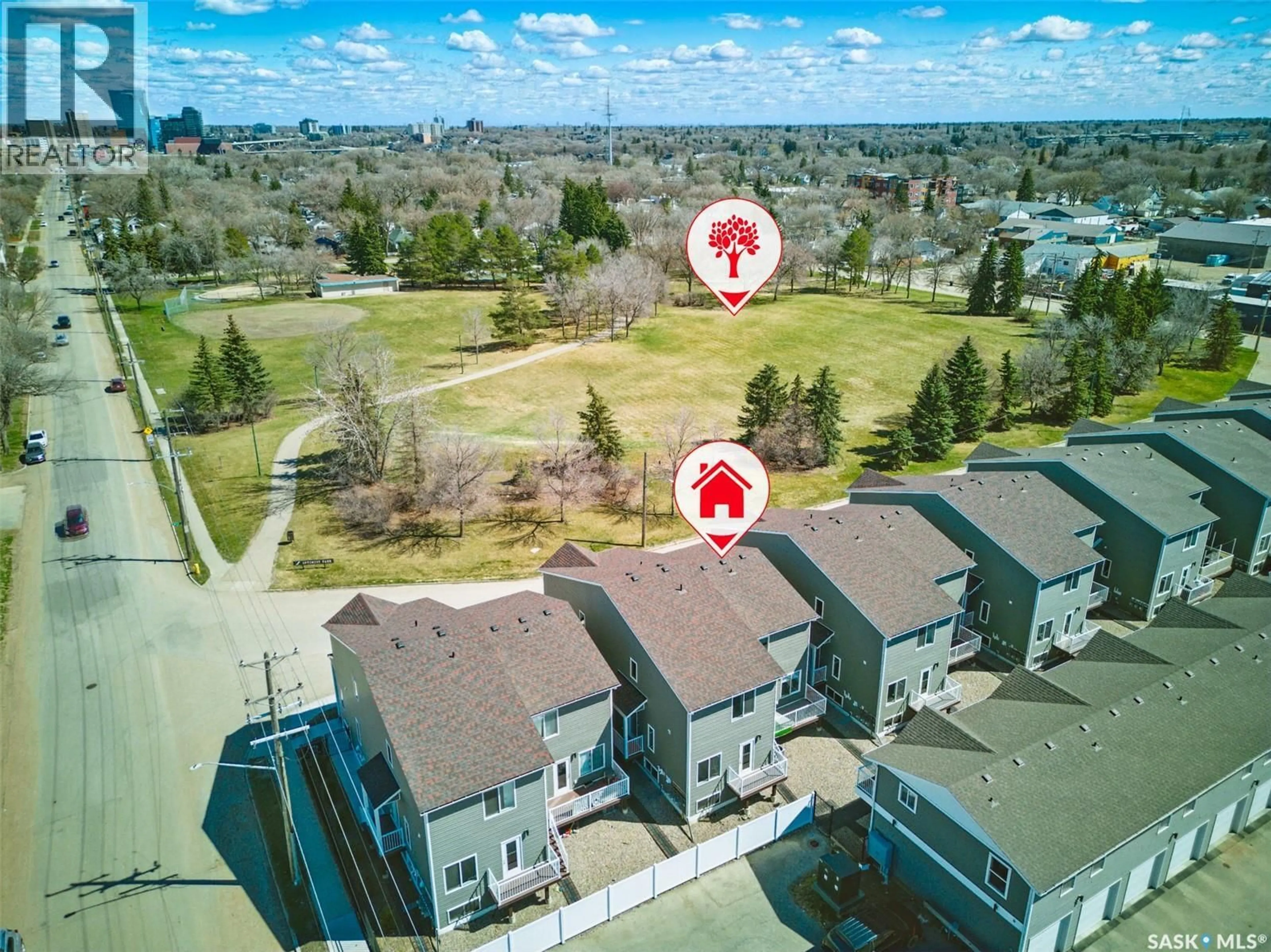 A pic from outside/outdoor area/front of a property/back of a property/a pic from drone, unknown for 421 L AVENUE, Saskatoon Saskatchewan S7M5Y6