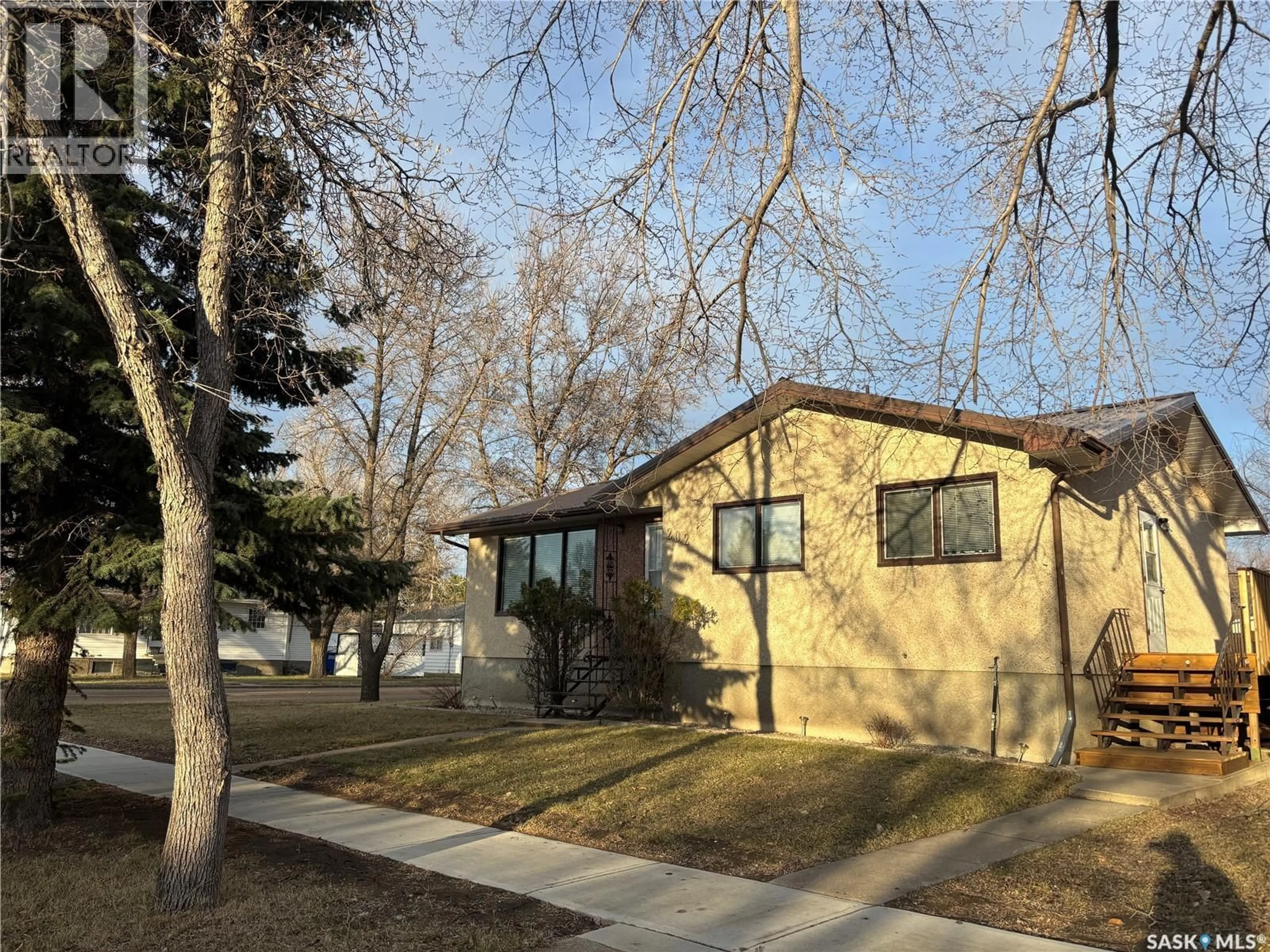 Home with vinyl exterior material, street for 202 HERBERT STREET, Maple Creek Saskatchewan S0N1N0
