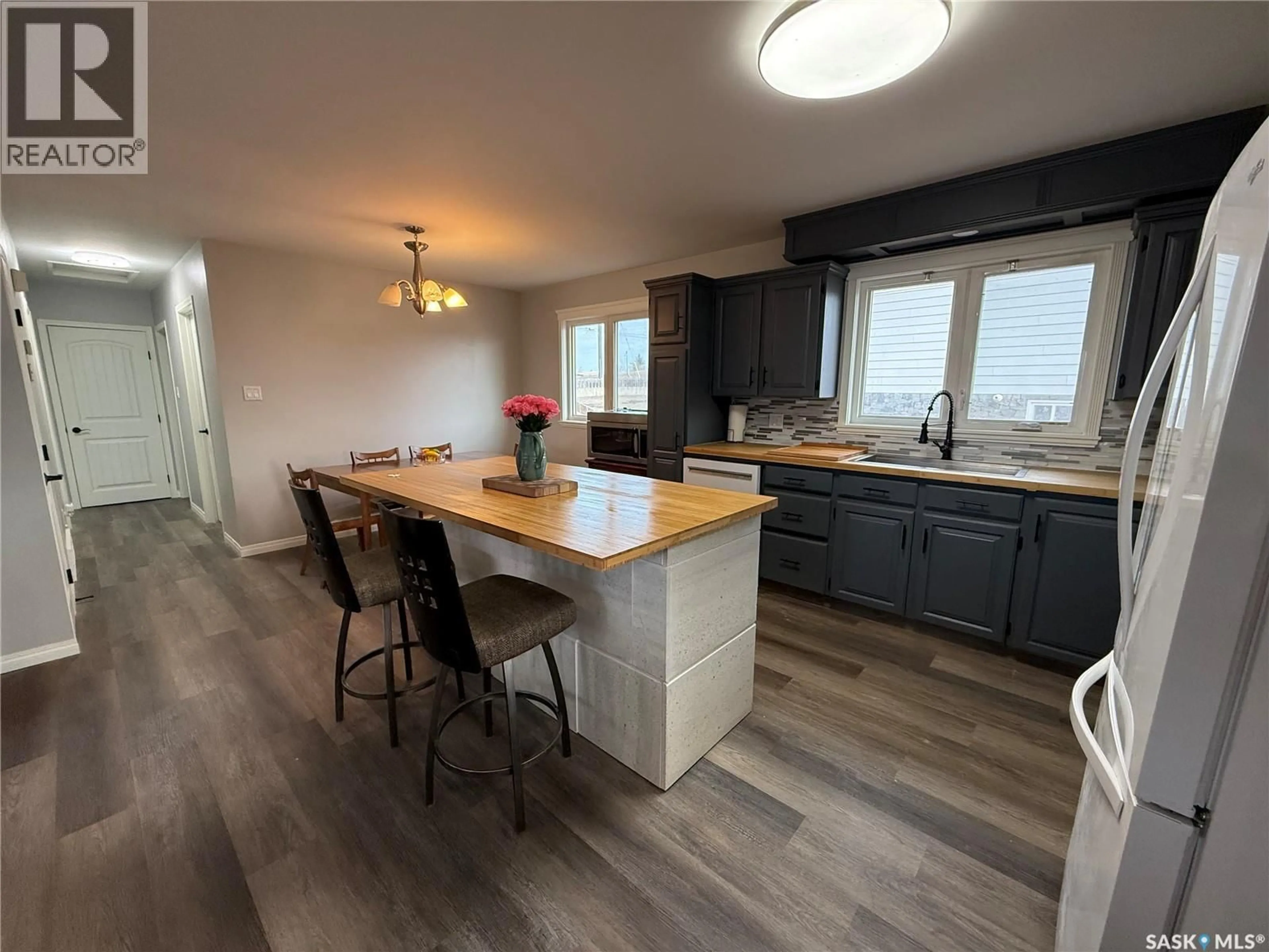 Open concept kitchen, wood/laminate floor for 801 LORNE STREET, Swift Current Saskatchewan S9H0J8