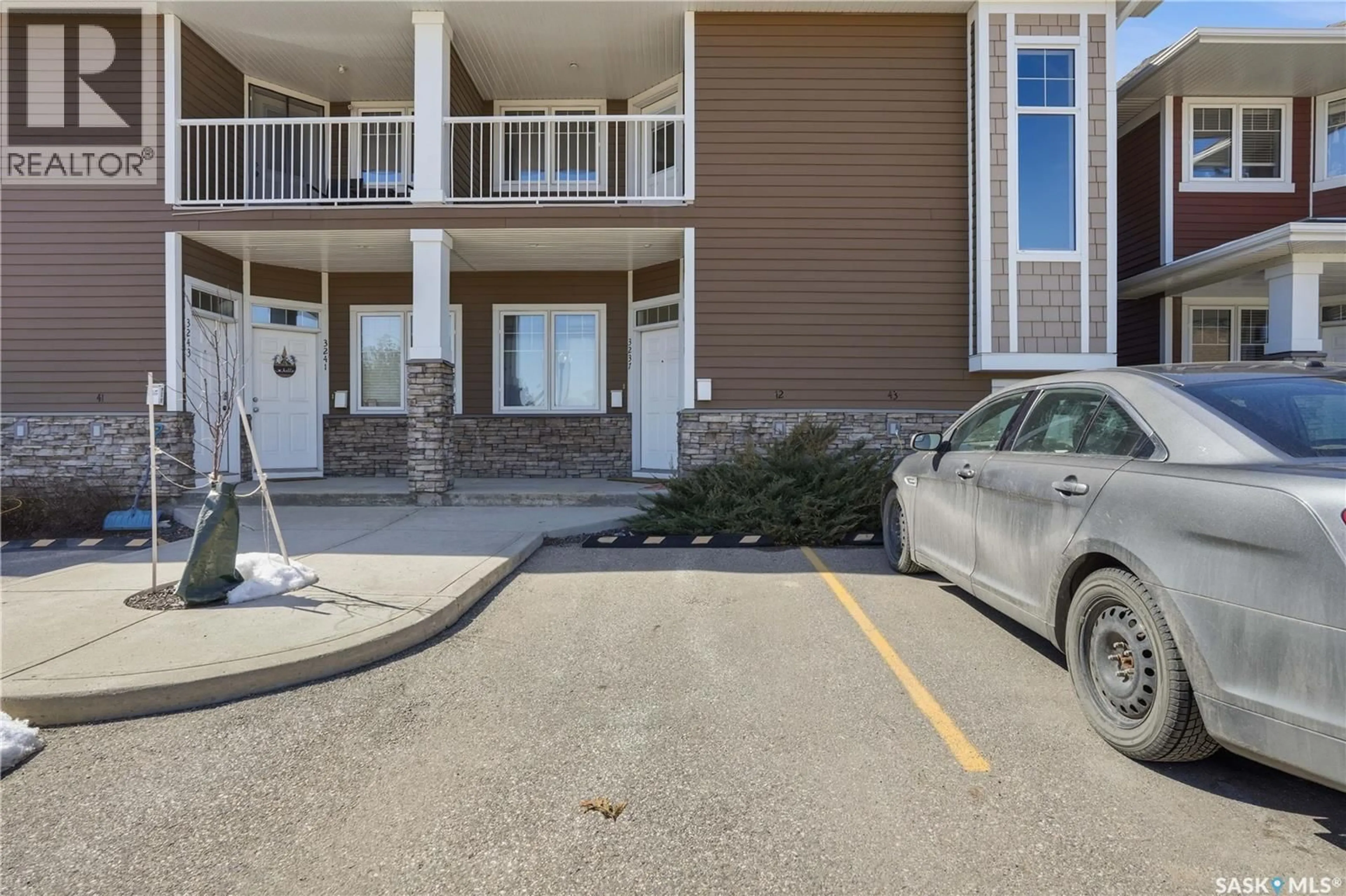 Patio, unknown for 3237 GREEN BANK ROAD, Regina Saskatchewan S4V1P4