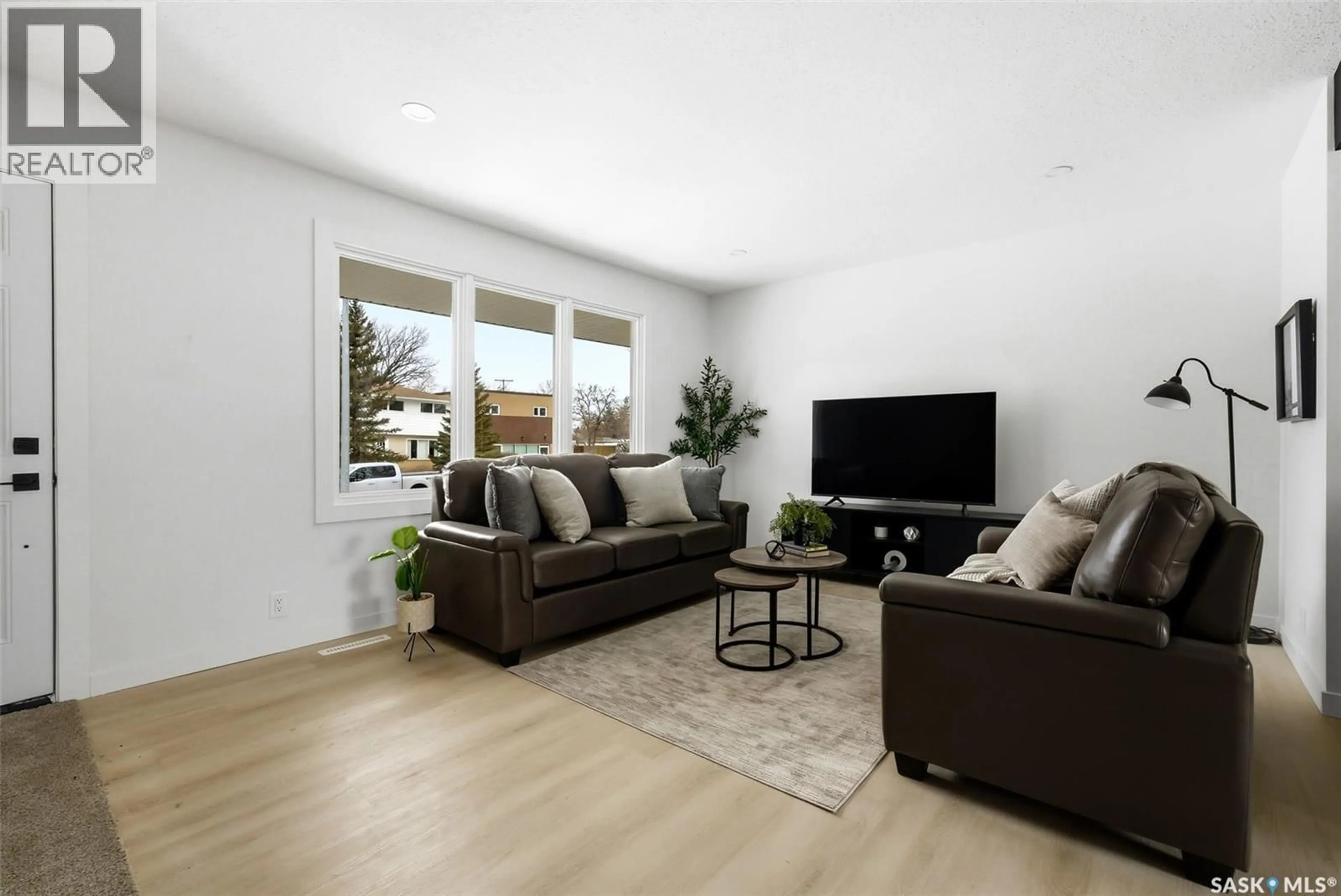 Living room with furniture, wood/laminate floor for 809 HORACE STREET, Regina Saskatchewan S4T5K9
