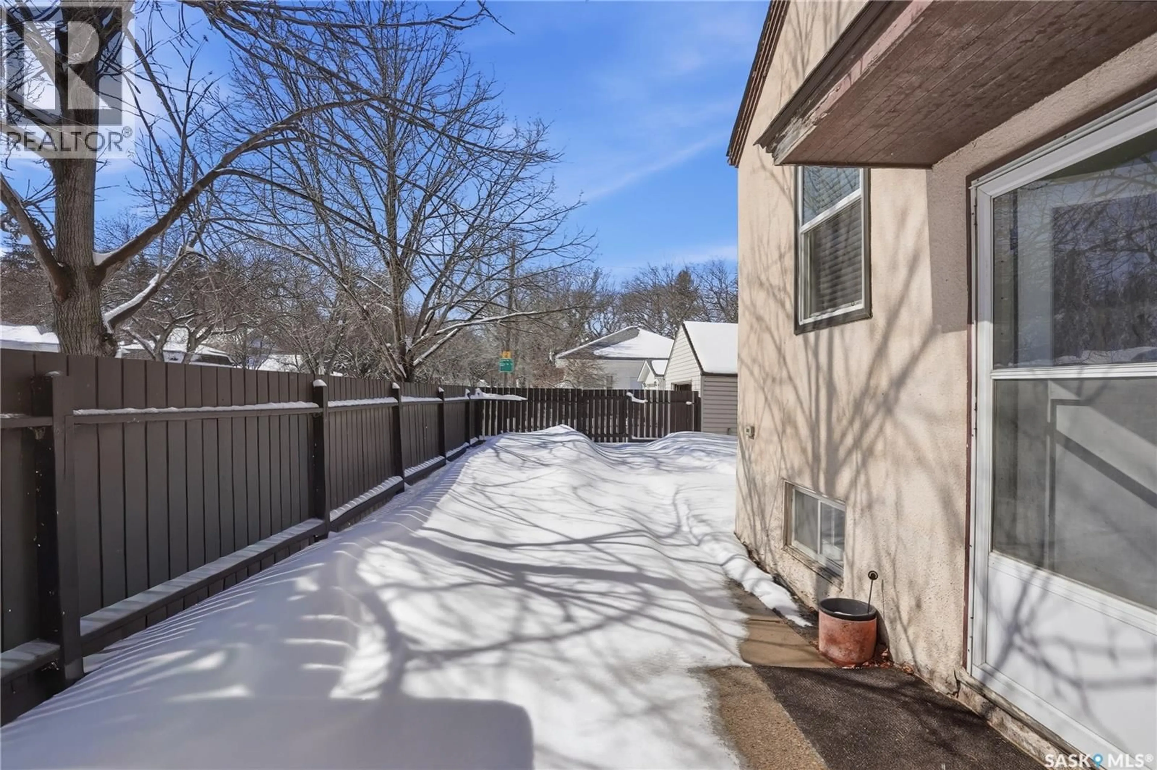 Patio, unknown for 320 MCKINNON AVENUE, Saskatoon Saskatchewan S7N1J6