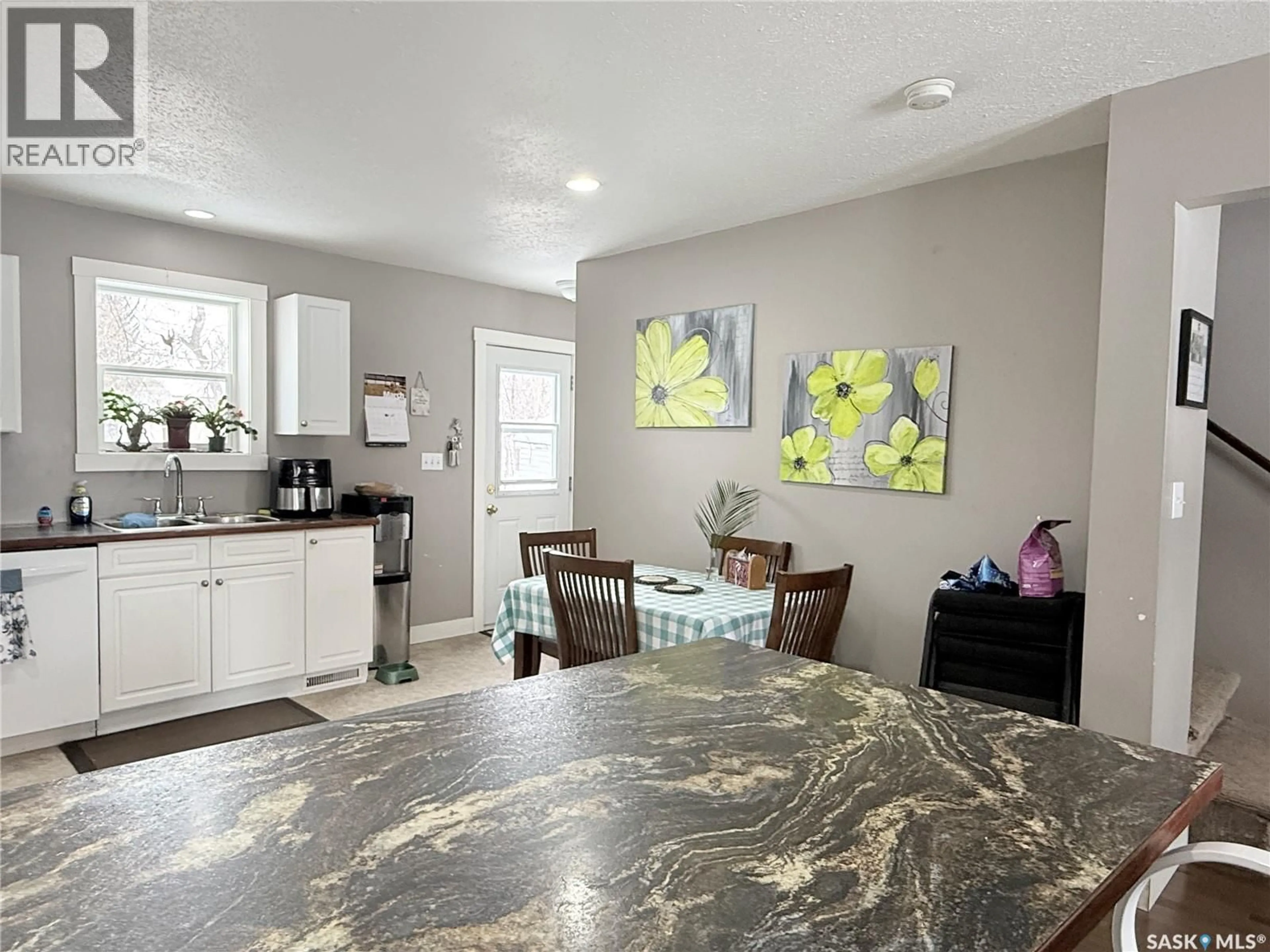 Open concept kitchen, unknown for 326 5TH AVENUE, Melville Saskatchewan S0A2P0