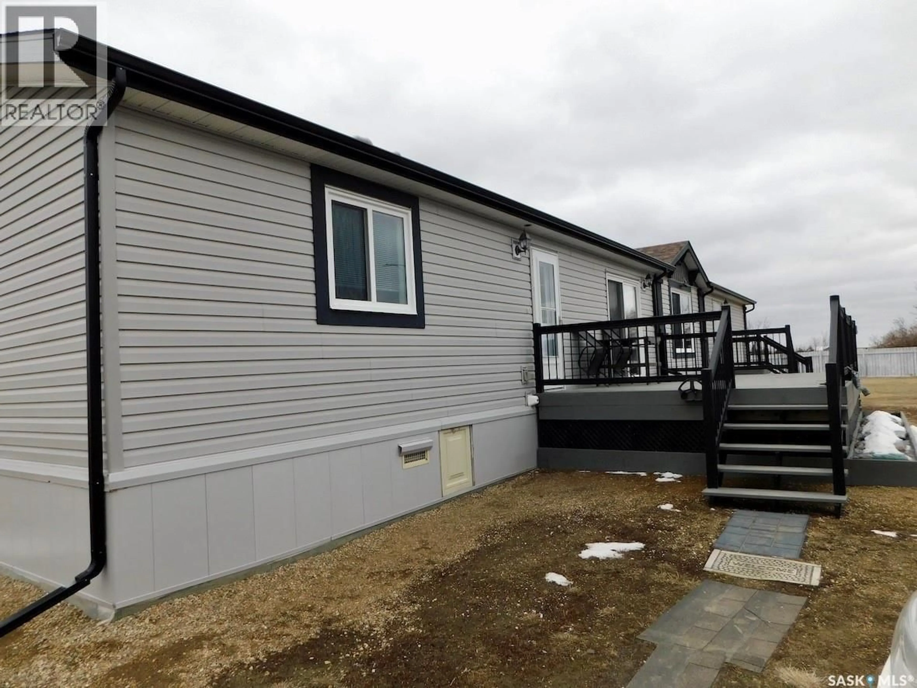 Home with vinyl exterior material, unknown for 7-9 ALLARD BAY, Gravelbourg Saskatchewan S0H1X0