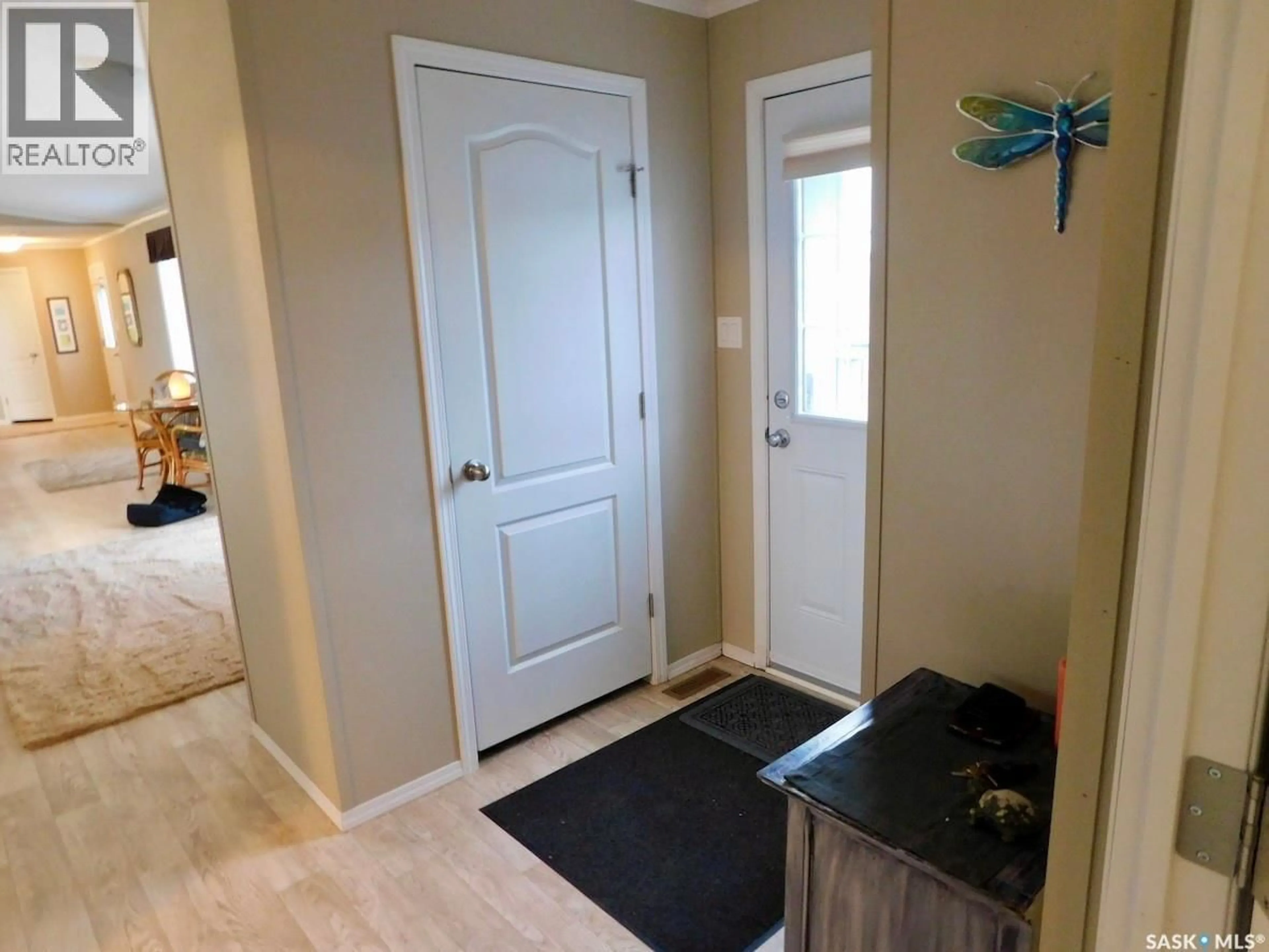 Indoor entryway for 7-9 ALLARD BAY, Gravelbourg Saskatchewan S0H1X0