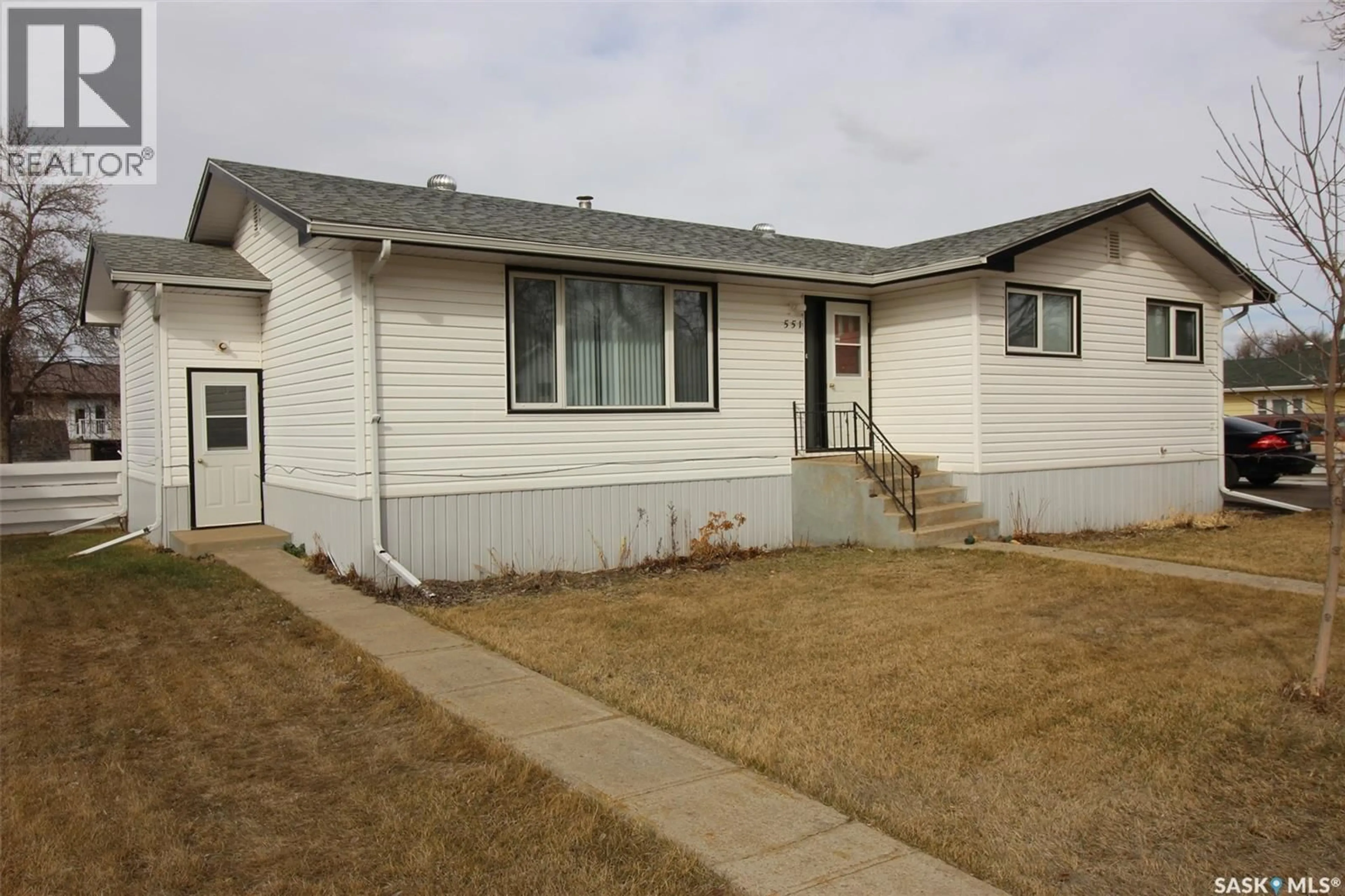 Home with vinyl exterior material, street for 551 4TH STREET, Shaunavon Saskatchewan S0N2M0