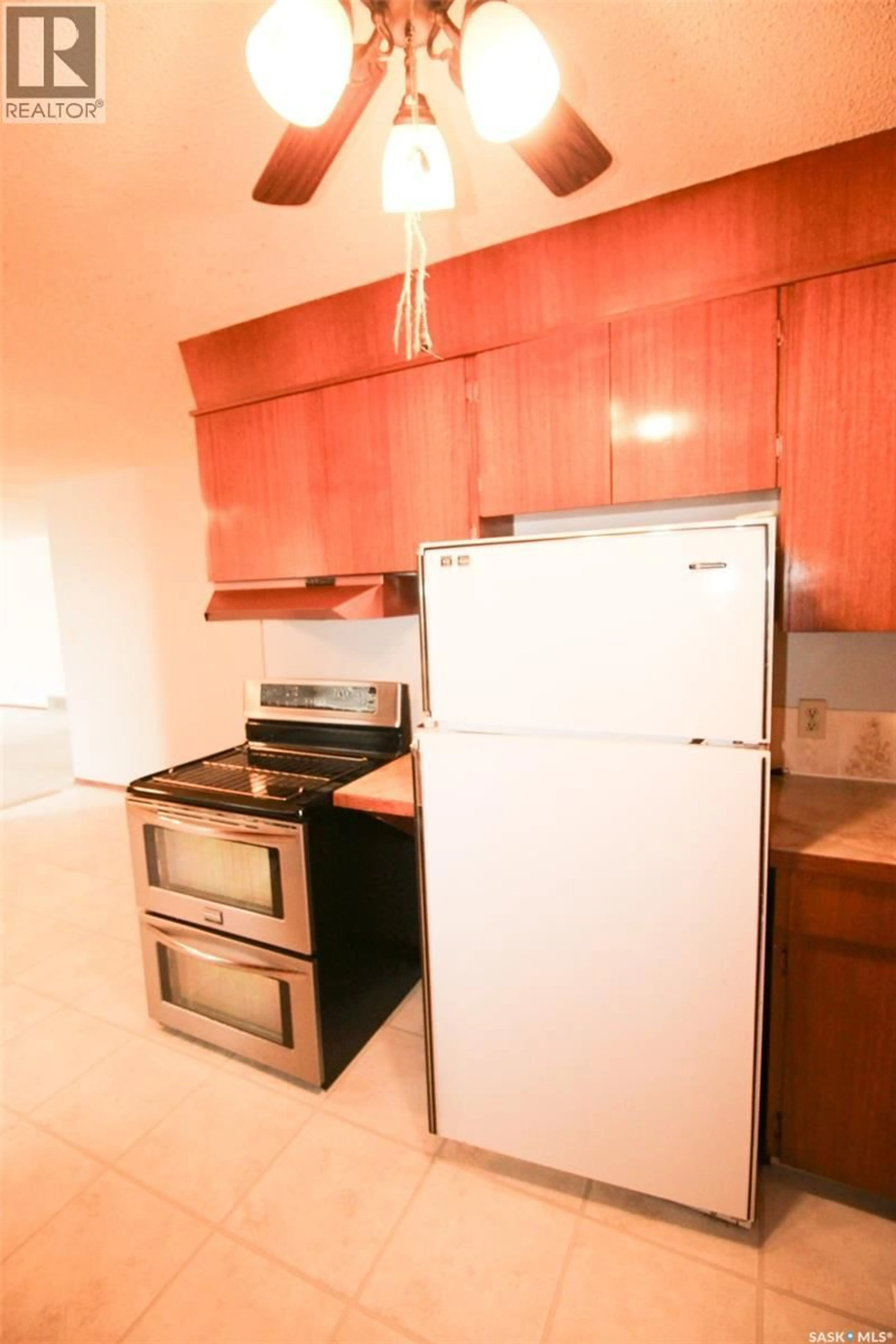Standard kitchen, unknown for 551 4TH STREET, Shaunavon Saskatchewan S0N2M0