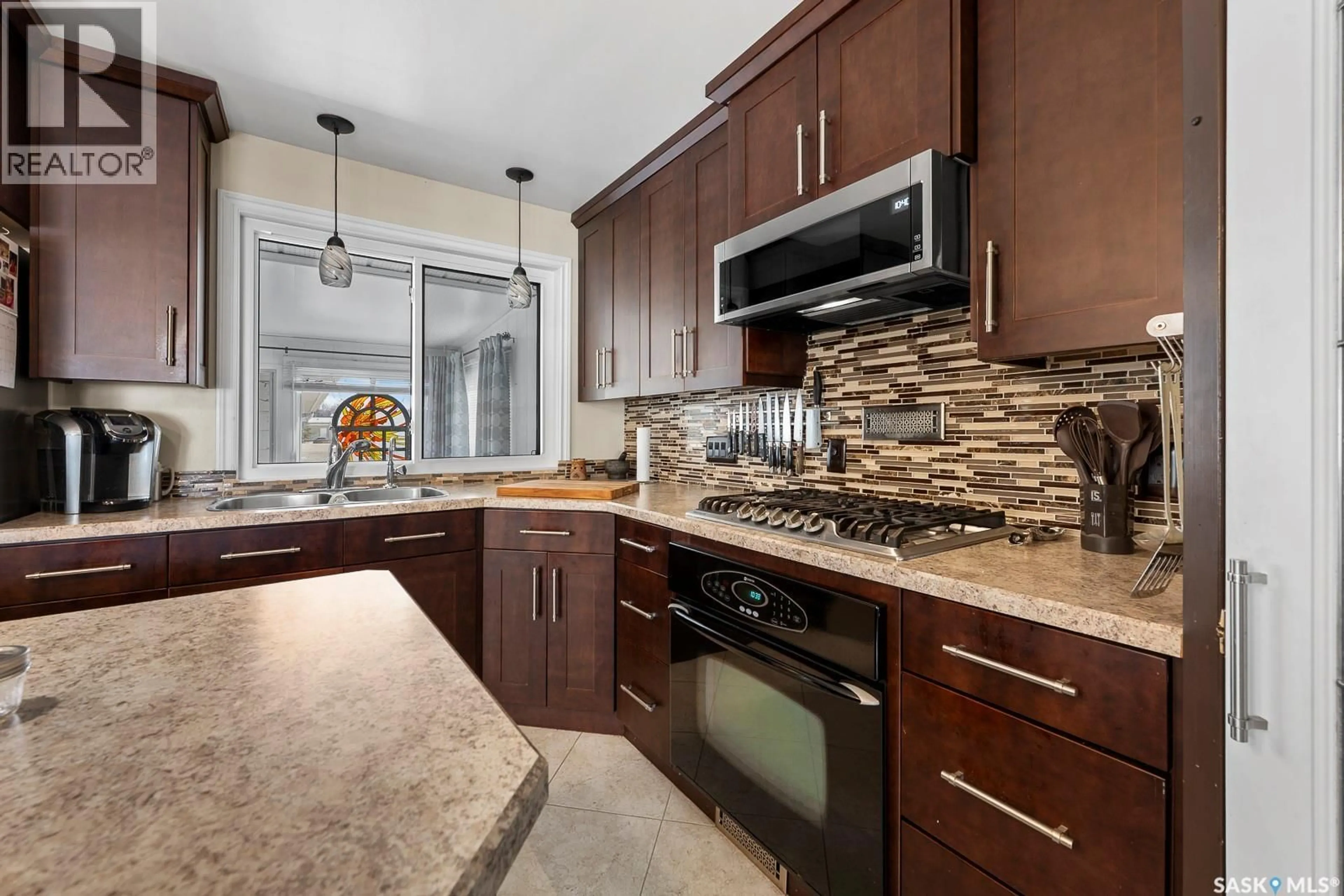 Contemporary kitchen, ceramic/tile floor for 132 MCNAB CRESCENT, Regina Saskatchewan S4S4B2