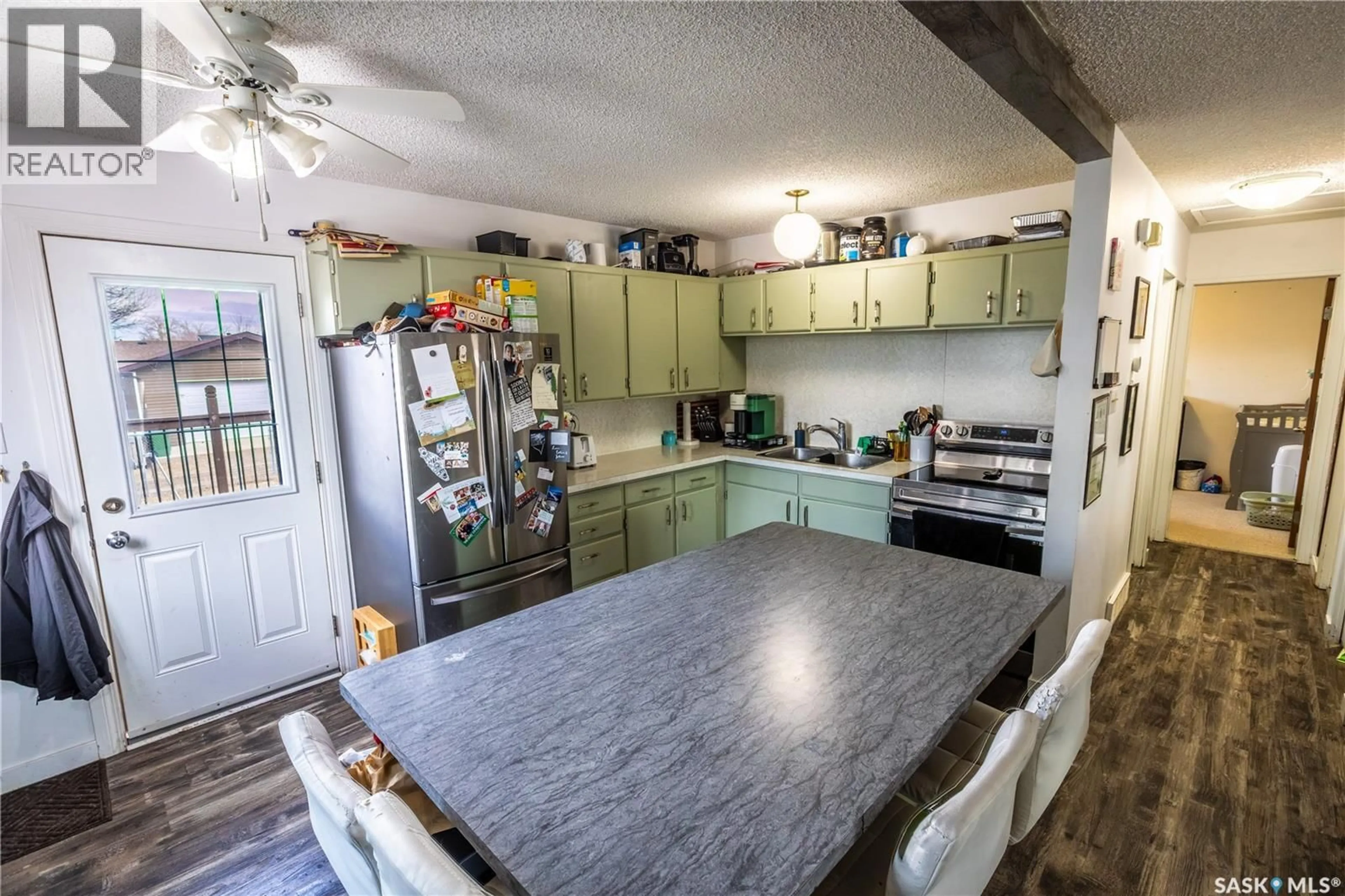 Open concept kitchen, unknown for 1374 MANITOU CRESCENT, Moose Jaw Saskatchewan S6H7C5