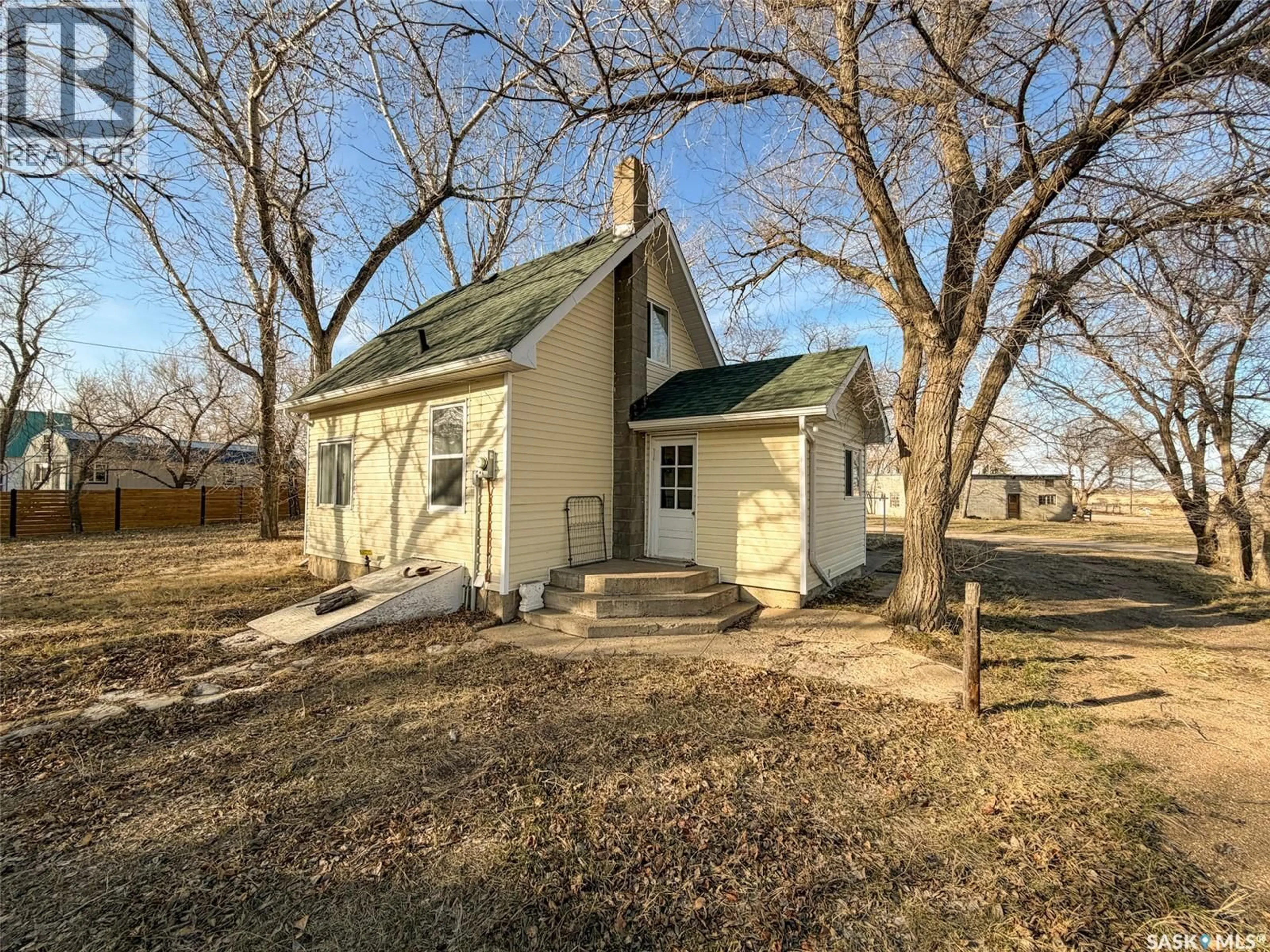 A pic from outside/outdoor area/front of a property/back of a property/a pic from drone, street for 508 4TH STREET, Val Marie Saskatchewan S0N2T0