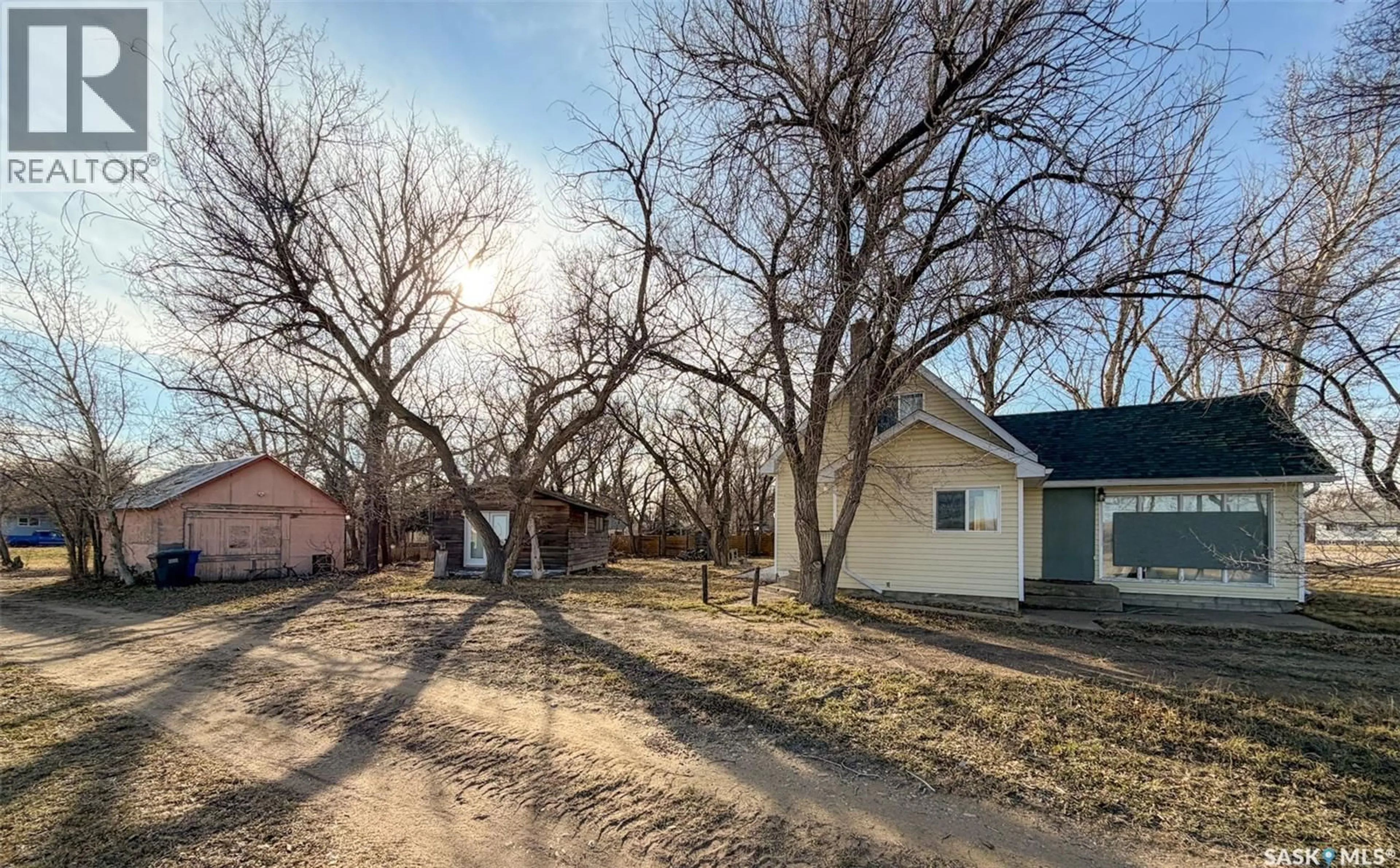 A pic from outside/outdoor area/front of a property/back of a property/a pic from drone, street for 508 4TH STREET, Val Marie Saskatchewan S0N2T0