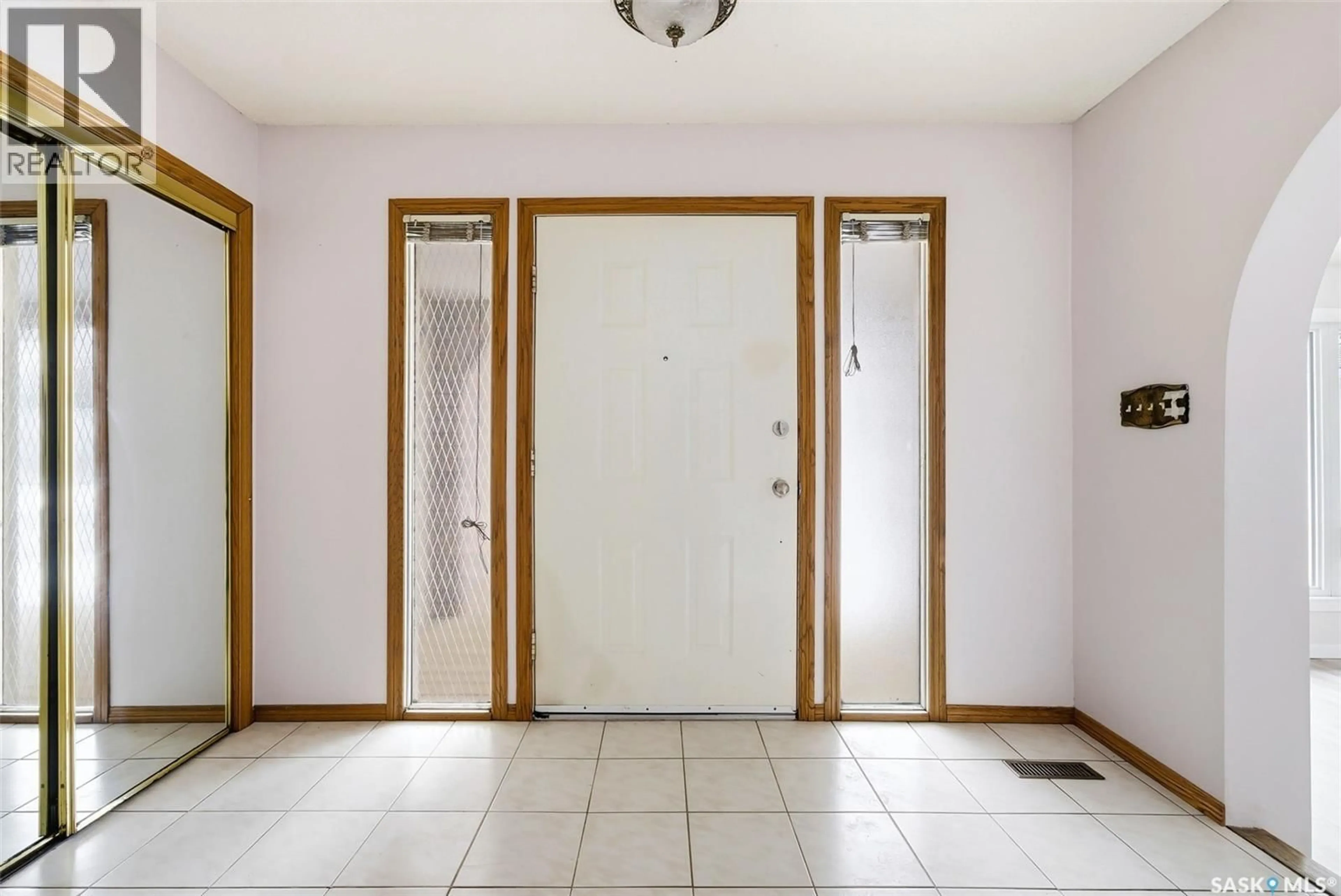 Indoor entryway for 30 DALHOUSIE WAY, Regina Saskatchewan S4V0A2