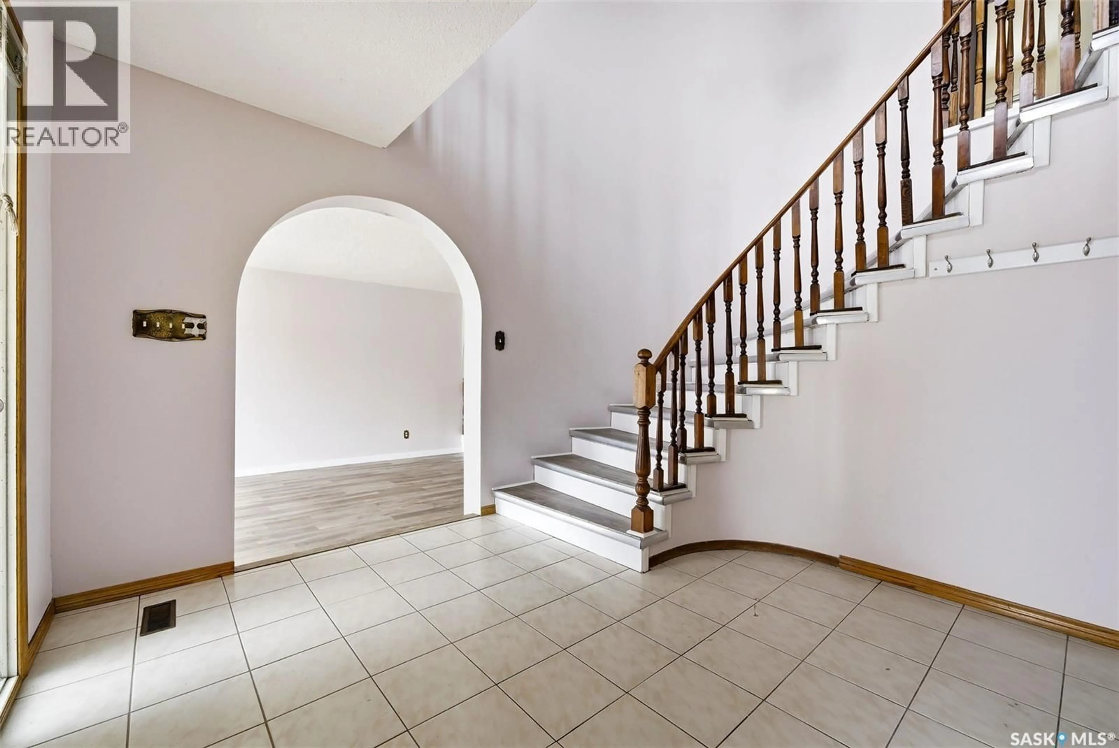 Indoor foyer for 30 DALHOUSIE WAY, Regina Saskatchewan S4V0A2