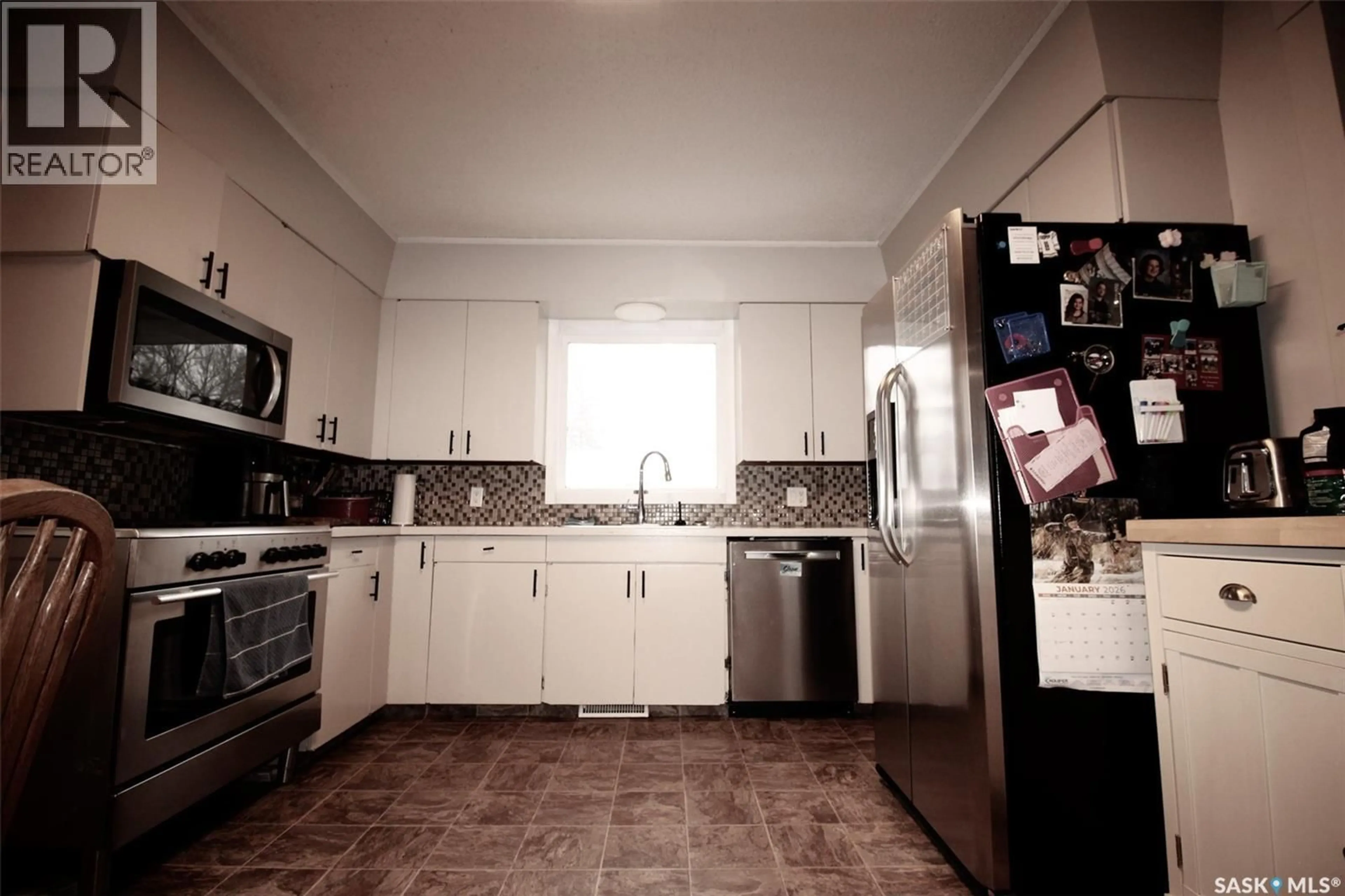 Standard kitchen, ceramic/tile floor for 851 2ND STREET, Shaunavon Saskatchewan S0N2M0
