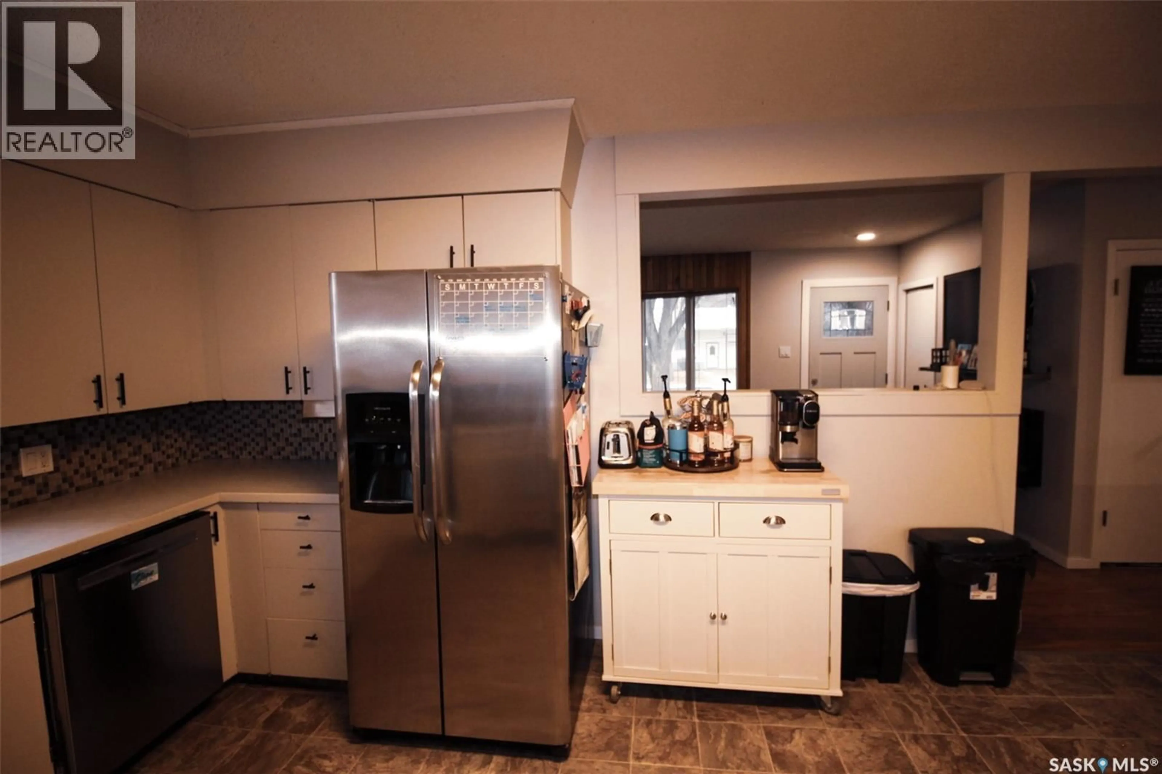 Standard kitchen, unknown for 851 2ND STREET, Shaunavon Saskatchewan S0N2M0
