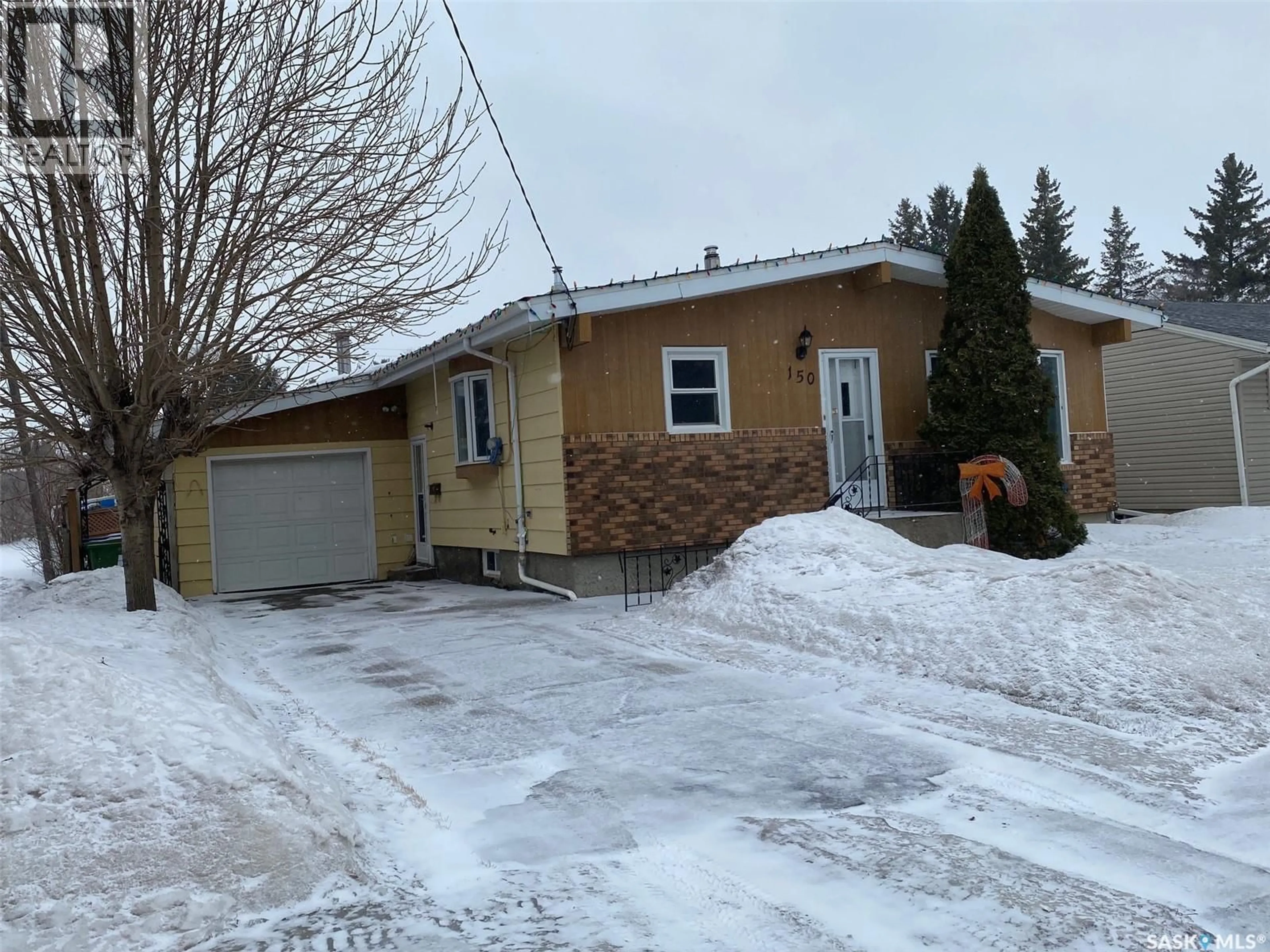 A pic from outside/outdoor area/front of a property/back of a property/a pic from drone, street for 150 GLADSTONE AVENUE, Yorkton Saskatchewan S3N2B6