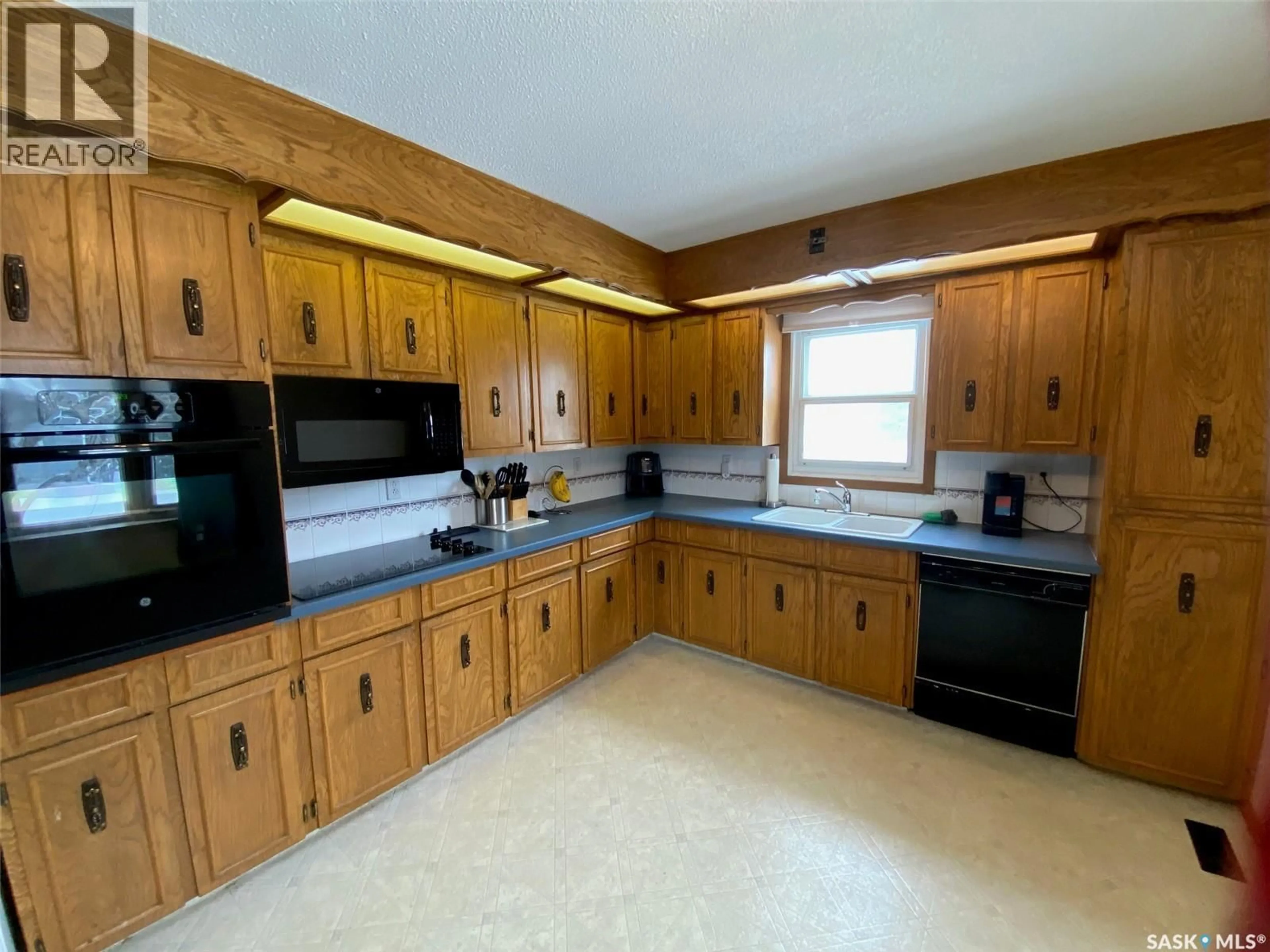 Standard kitchen, unknown for 150 GLADSTONE AVENUE, Yorkton Saskatchewan S3N2B6